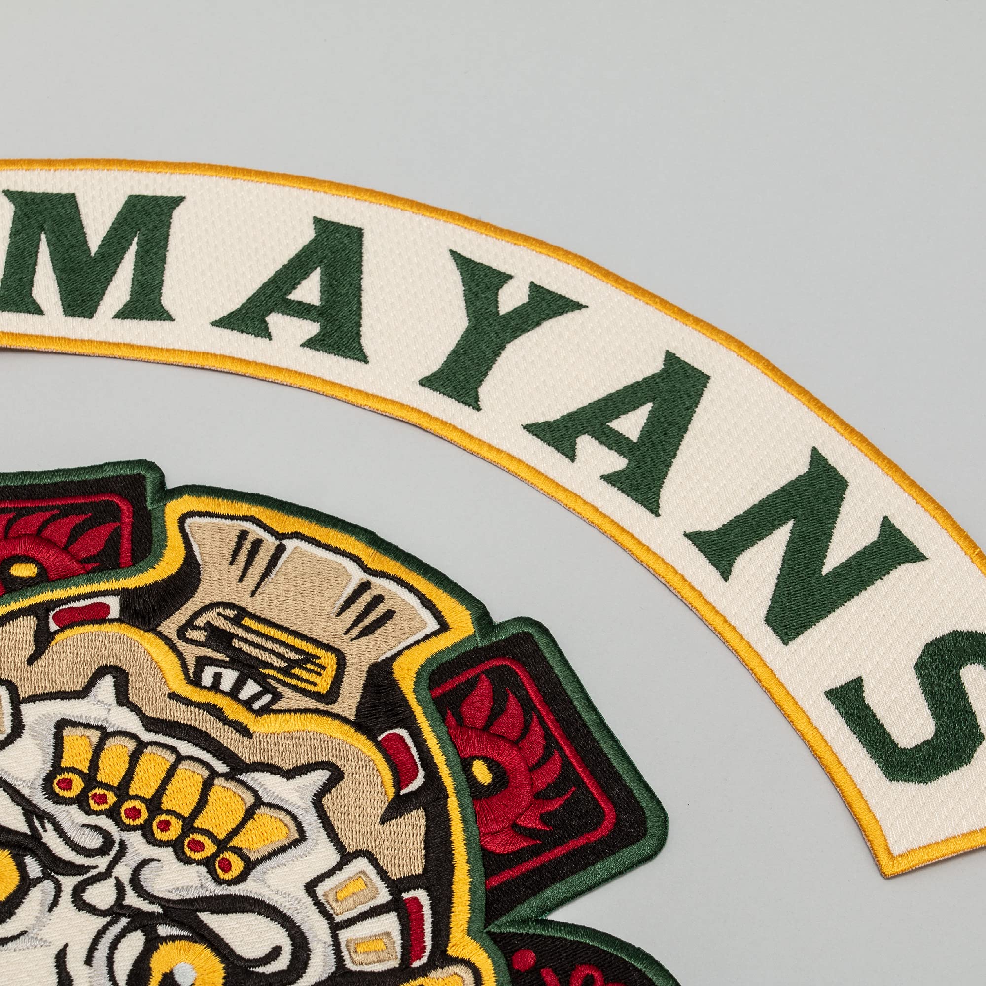 Mayans Southern Cali M.C. Lettres vertes, Biker Gang Motorcycle Club Emblème brodé à l'arrière Patch thermocollant (34,8 x 41,9 cm)
