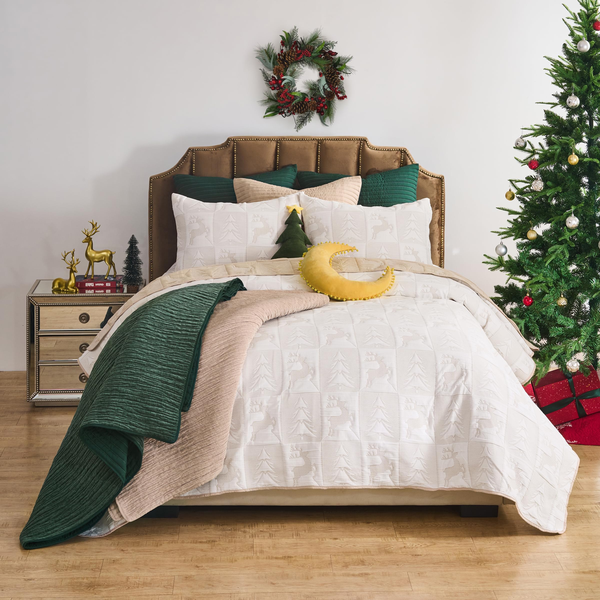 Greenland Home Novelty Holiday Reversible Matelassé Coverlet Set, 3-Piece Full/Queen, Reindeer Games