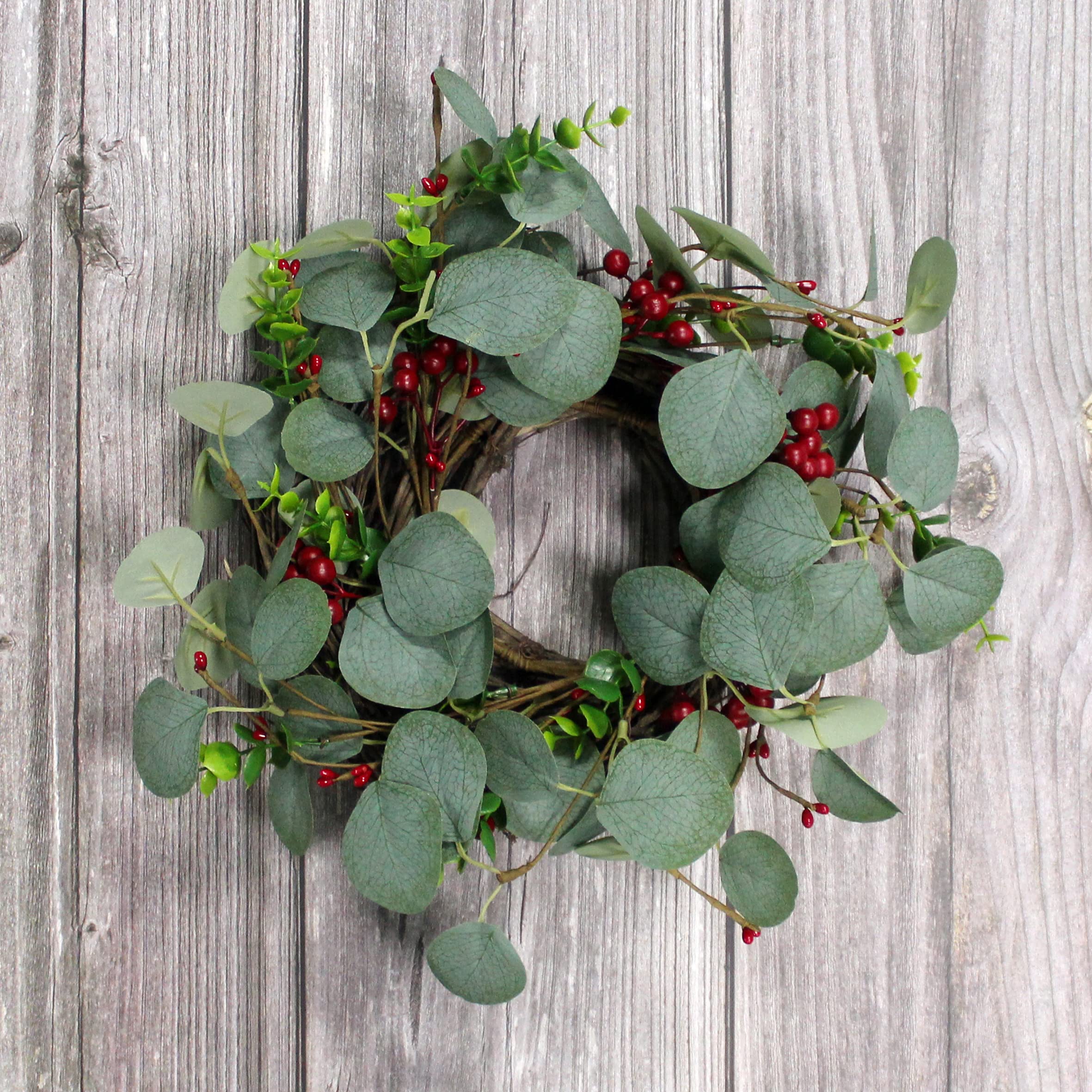 CVHOMEDECO. Couronne de Fleurs d'eucalyptus et de rameaux avec Baies Rouges, pour l'intérieur ou l'extérieur, 30,5 cm