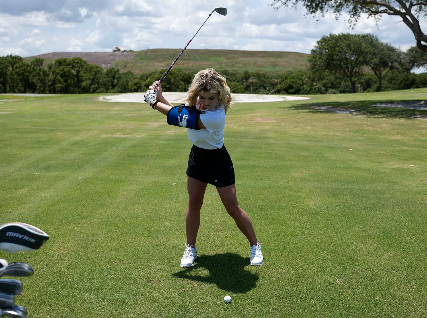 Straight Arm - Small/Medium - Half swing golf drill tool that improves ball striking consistency by minimizing arm swing - Can be used right or left-handed