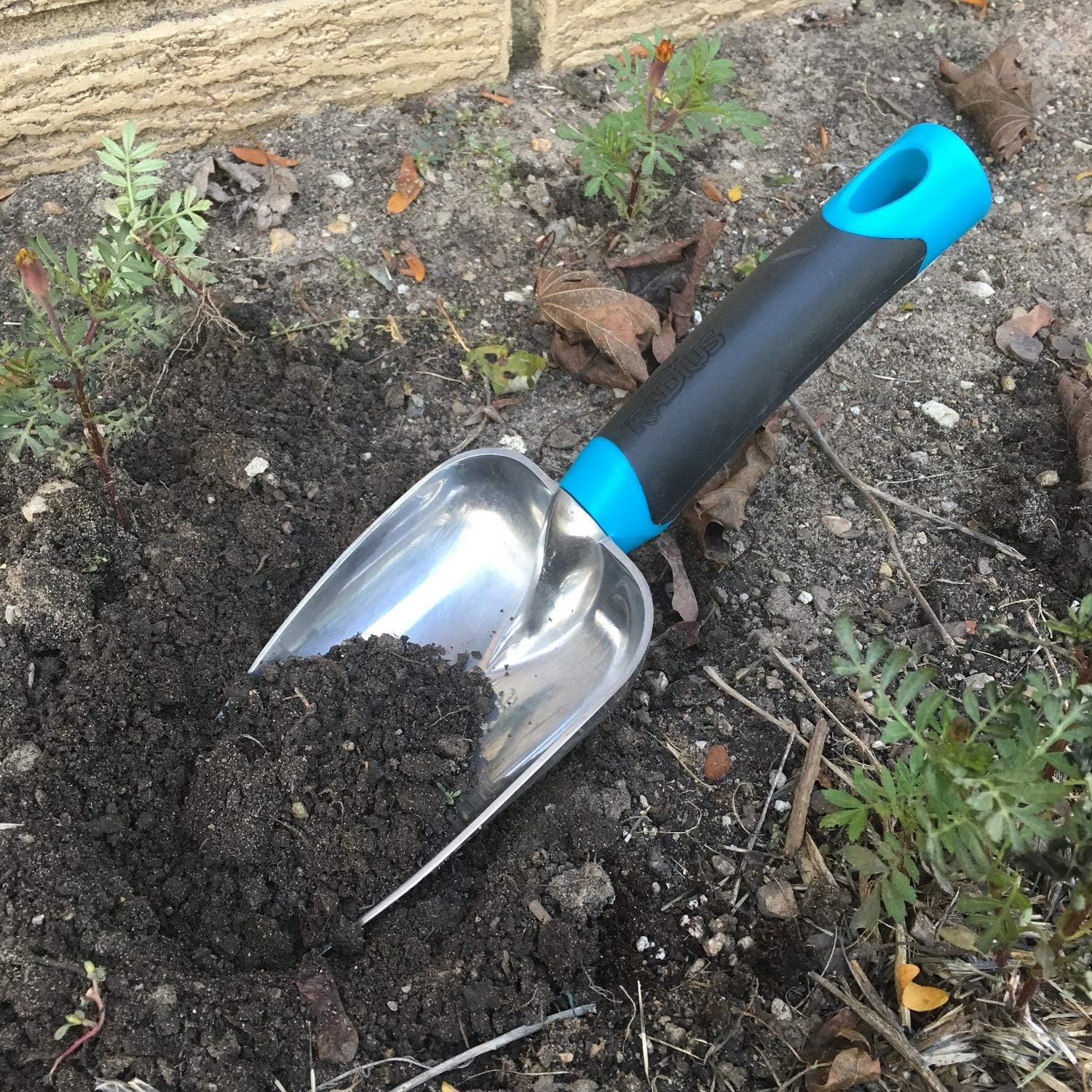 Radius Garden 15602 DIG Garden Aluminum Hand Scooper Green