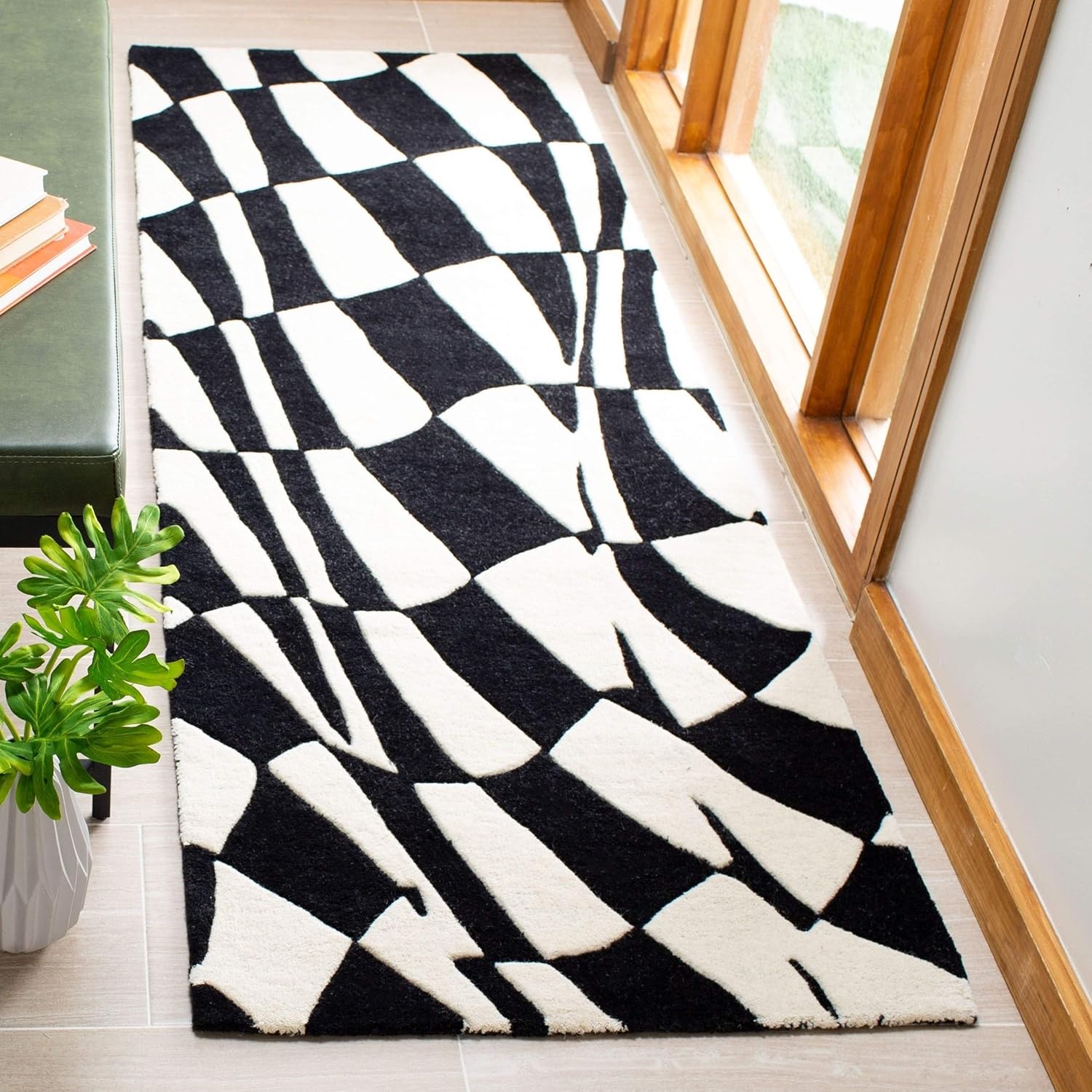 Blue and Ivory Handmade Wool and Viscose Tufted Area Rug, 3'6" x 5'6"