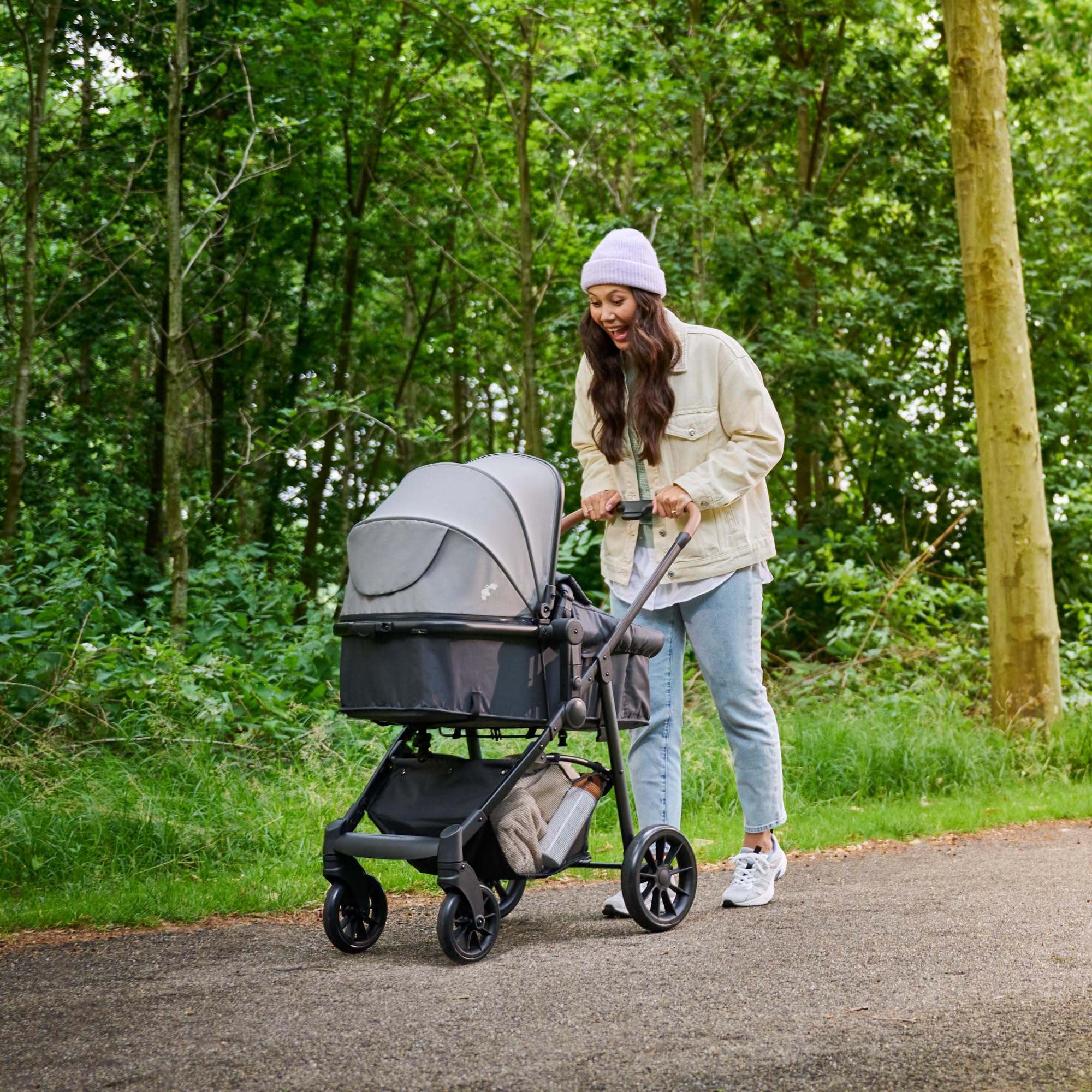 Bebeconfort Haze Trio Lux, Poussette 3-en-1 Avec Siège Auto Bébé (i-Size), 0-4 ans (max. 22 kg), Unité de Siège 2-en-1, Position Allongée, Pliage Compact, Poussette Trio Légère, Tinted Grey