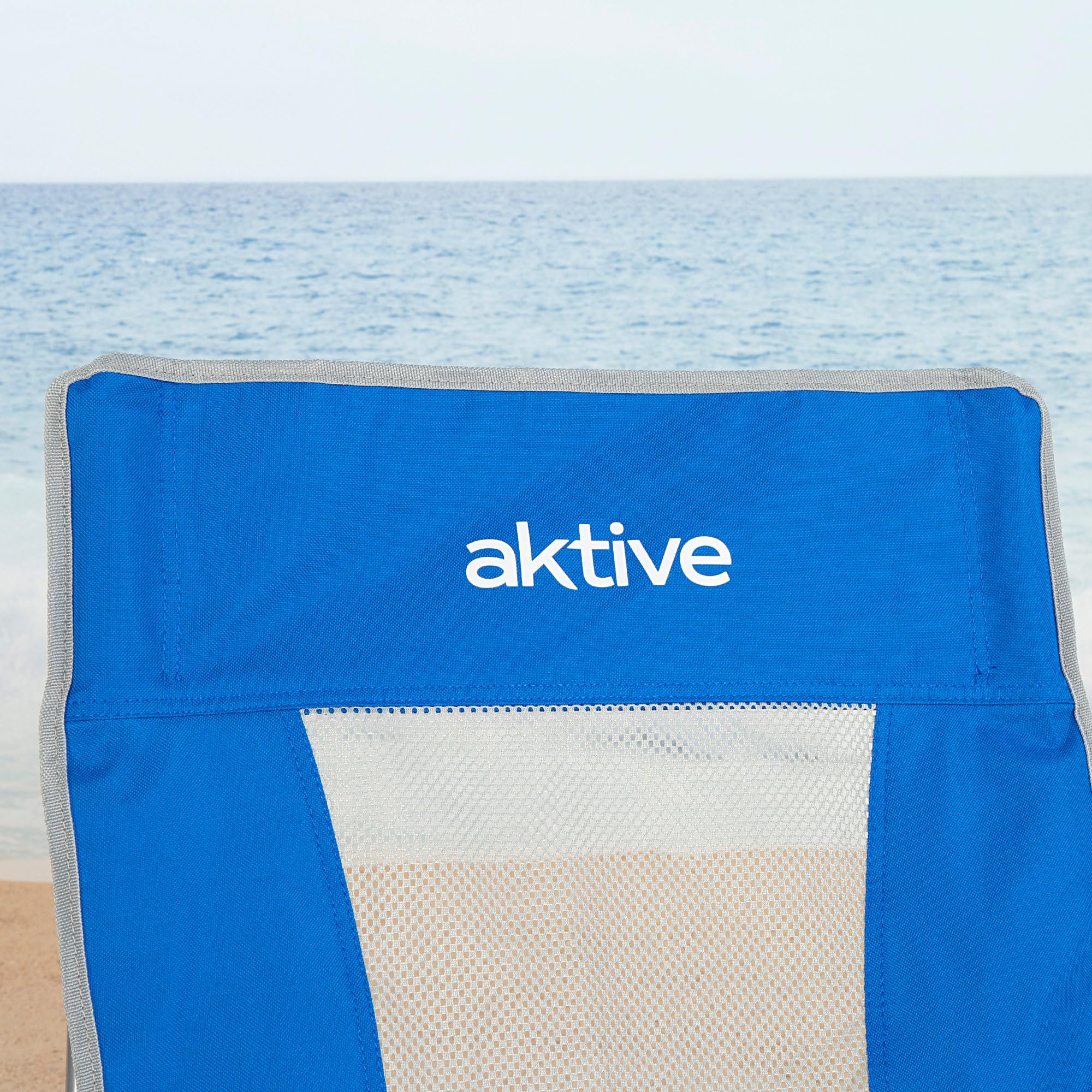 AKTIVE Sedia da spiaggia pieghevole, Tessuto in poliestere e struttura in acciaio, Blu, Dimensioni 50x51x67 cm, Max. 110 kg, Schienale traspirante, Include copertura e portabicchieri (62636)