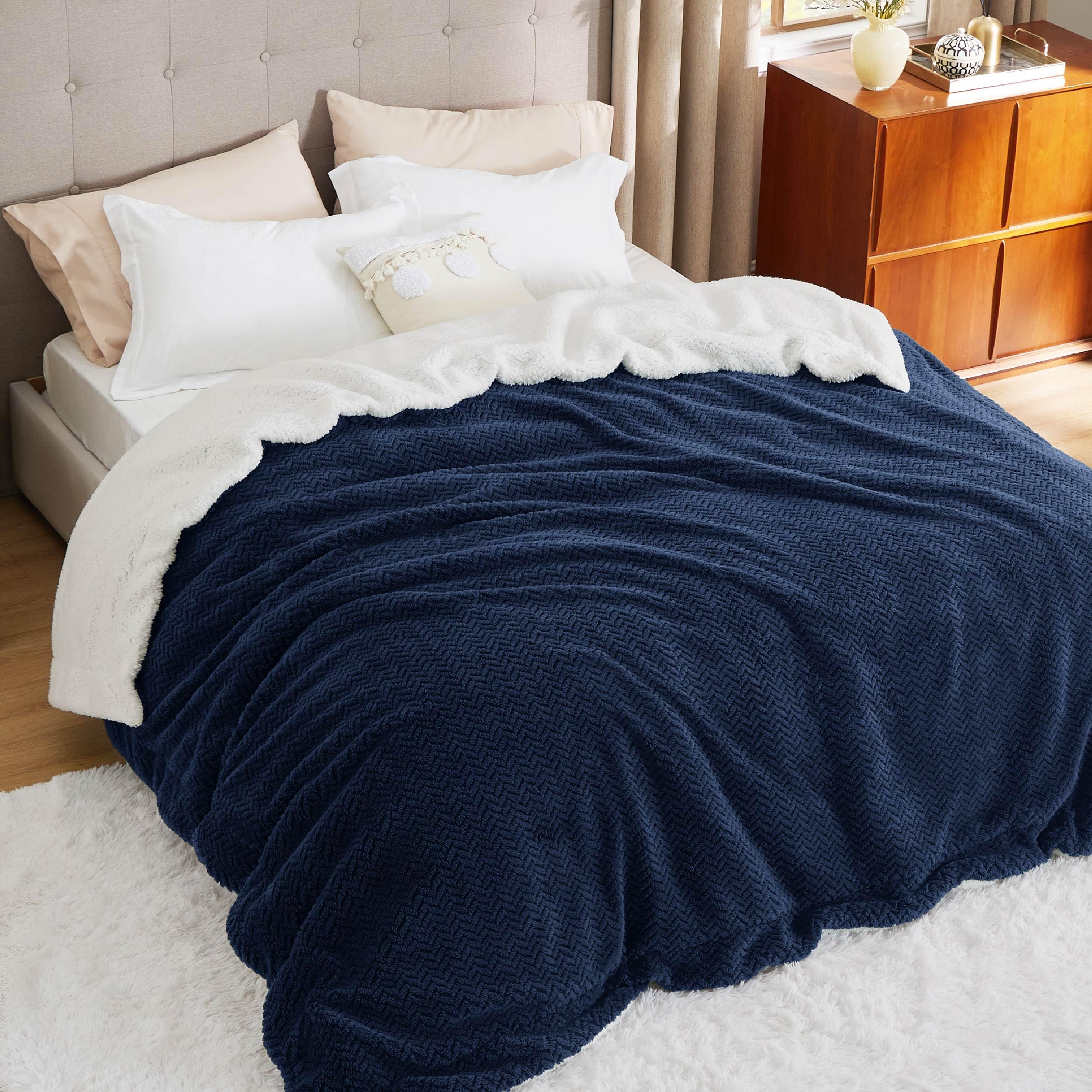 BEDSURE Manta para sofá Sherpa – Manta de forro polar gruesa y cálida con patrón de espiga para invierno, mullida, suave, acogedora, para cama, color azul marino, 240 x 220 cm
