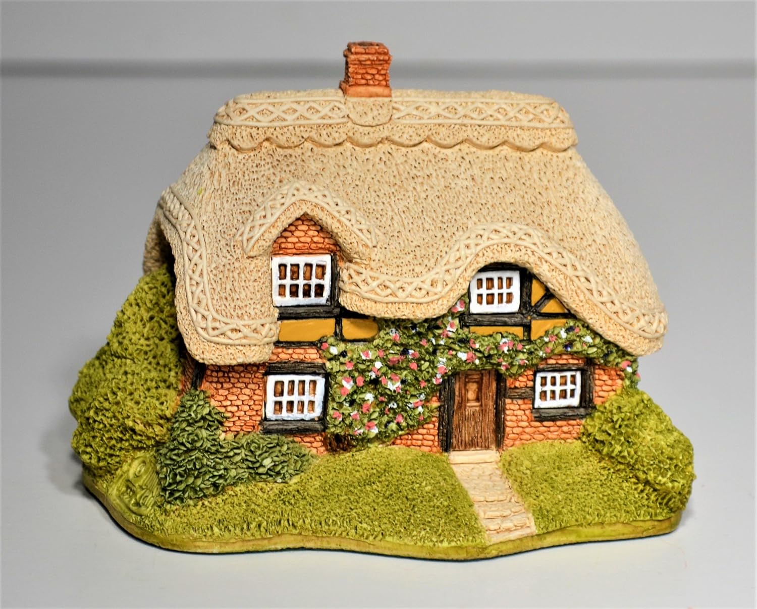 Lilliput Lane Bramble Cottage Home & Kitchen