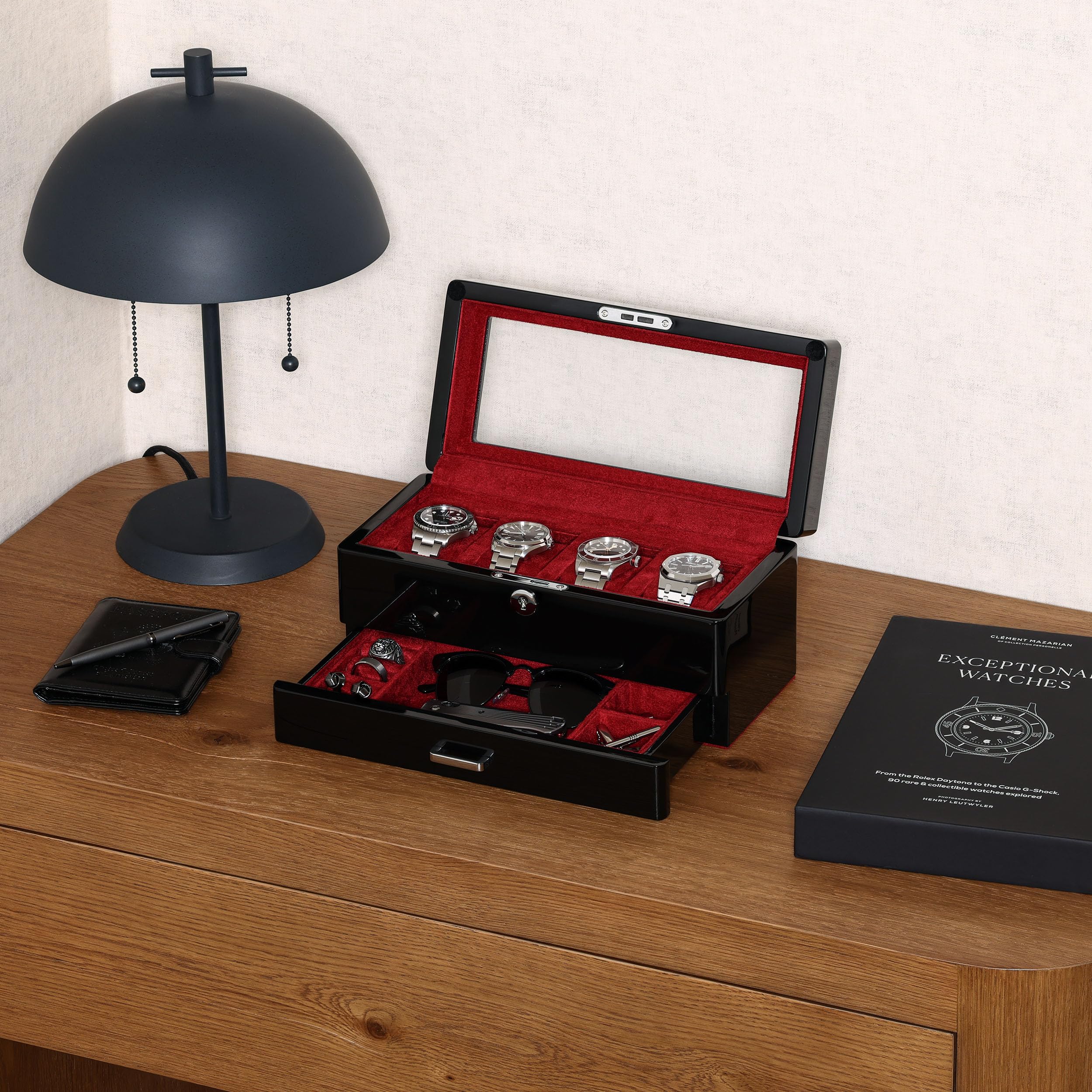 ROTHWELL Boîte à montres noire piano à 4 emplacements avec tiroir de valet – Présentoir à bijoux de qualité supérieure avec dessus en verre verrouillable et doublure en microsuède pour homme et femme