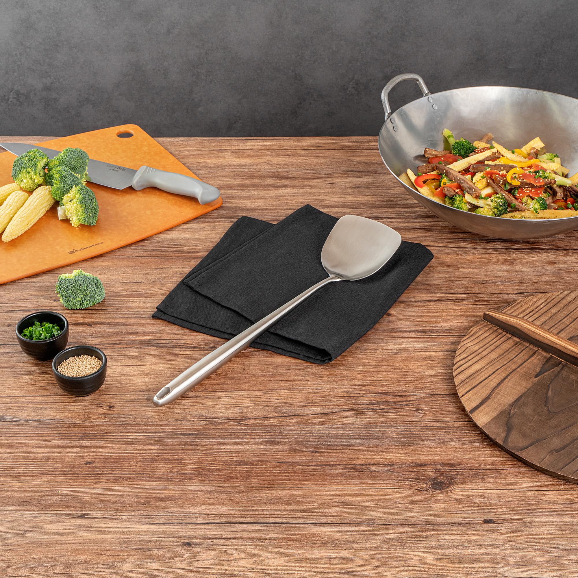 Restaurantware - Motomori - Espátula de wok de 17 pulgadas, 1 volteador de cocina ancho, agujero para colgar, mango extralargo, espátula de cocina china de acero inoxidable 304, apta para