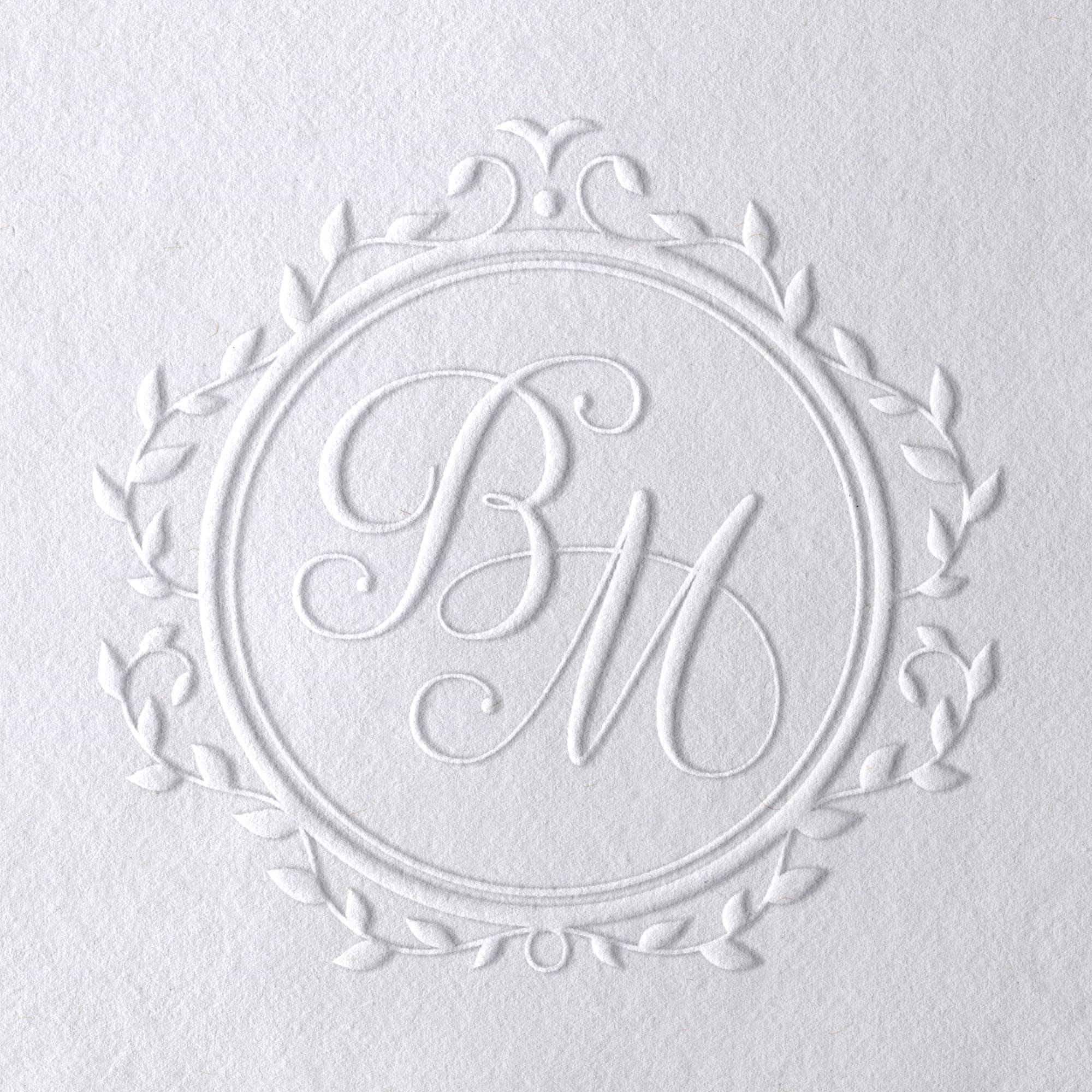 Prägestempel personalisiert – Prägezange für Papier mit Initialen oder Namen, geeignet für Einladungen, Karten und Geschenke, verschiedene Modelle (Prestige)