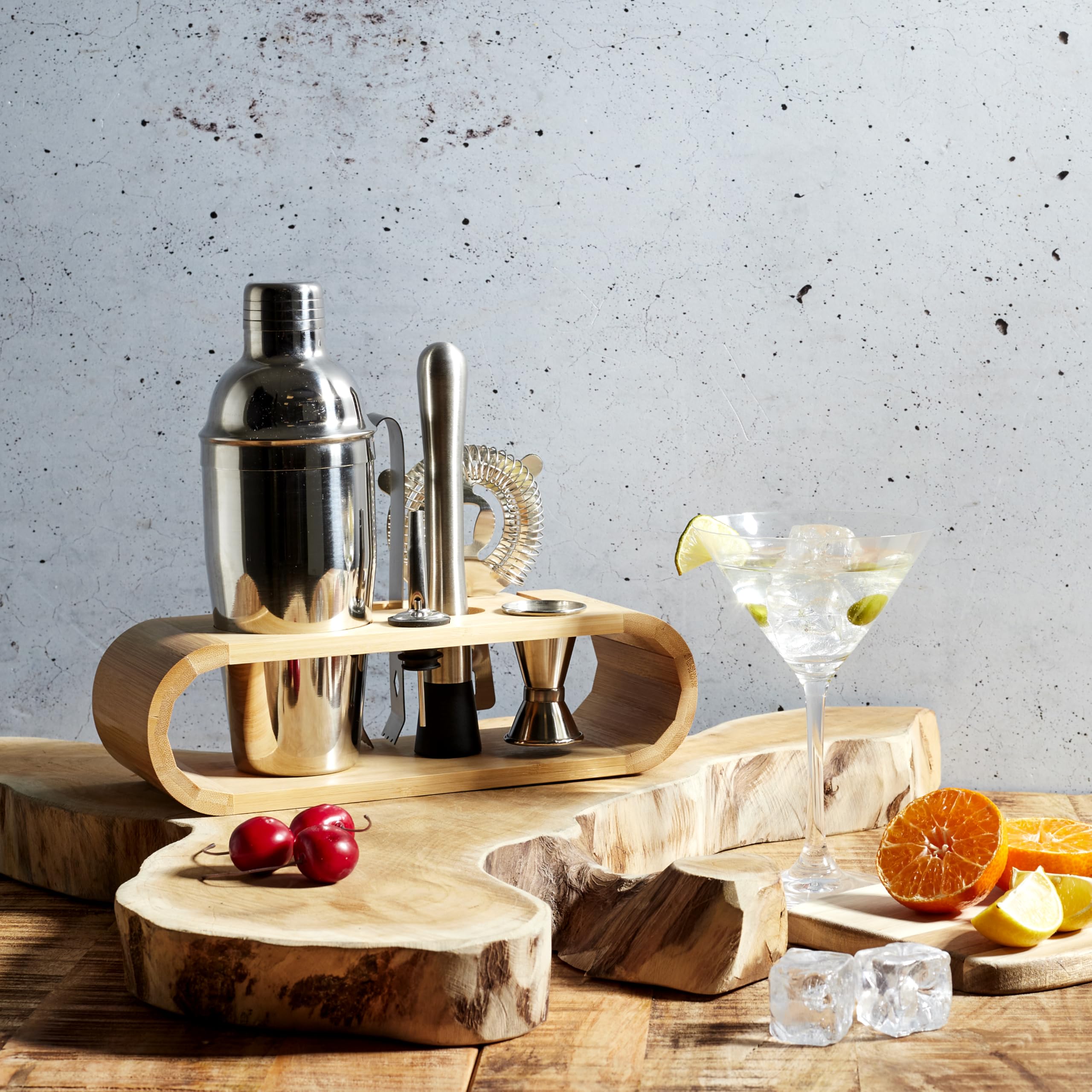 COOK CONCEPT - KV7303 Coffret Complet à Cocktail avec Support en Bambou - Shaker, Pilon, Passoire, Cuillère, Verre Doseur, Bouchon Verseur, Pince - 27.6 x 25 x 10.5 cm - Couleur Argent