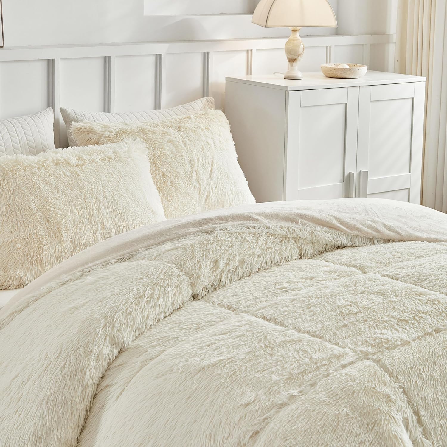 Fluffy Full Size Comforter Set, Cream White Comforter with 2 Pillow Shams, Ultra Soft Thick Comforter, Fuzzy Bedding Plush Comforter Sets, Cozy Full Size Bed Set for All Seasons