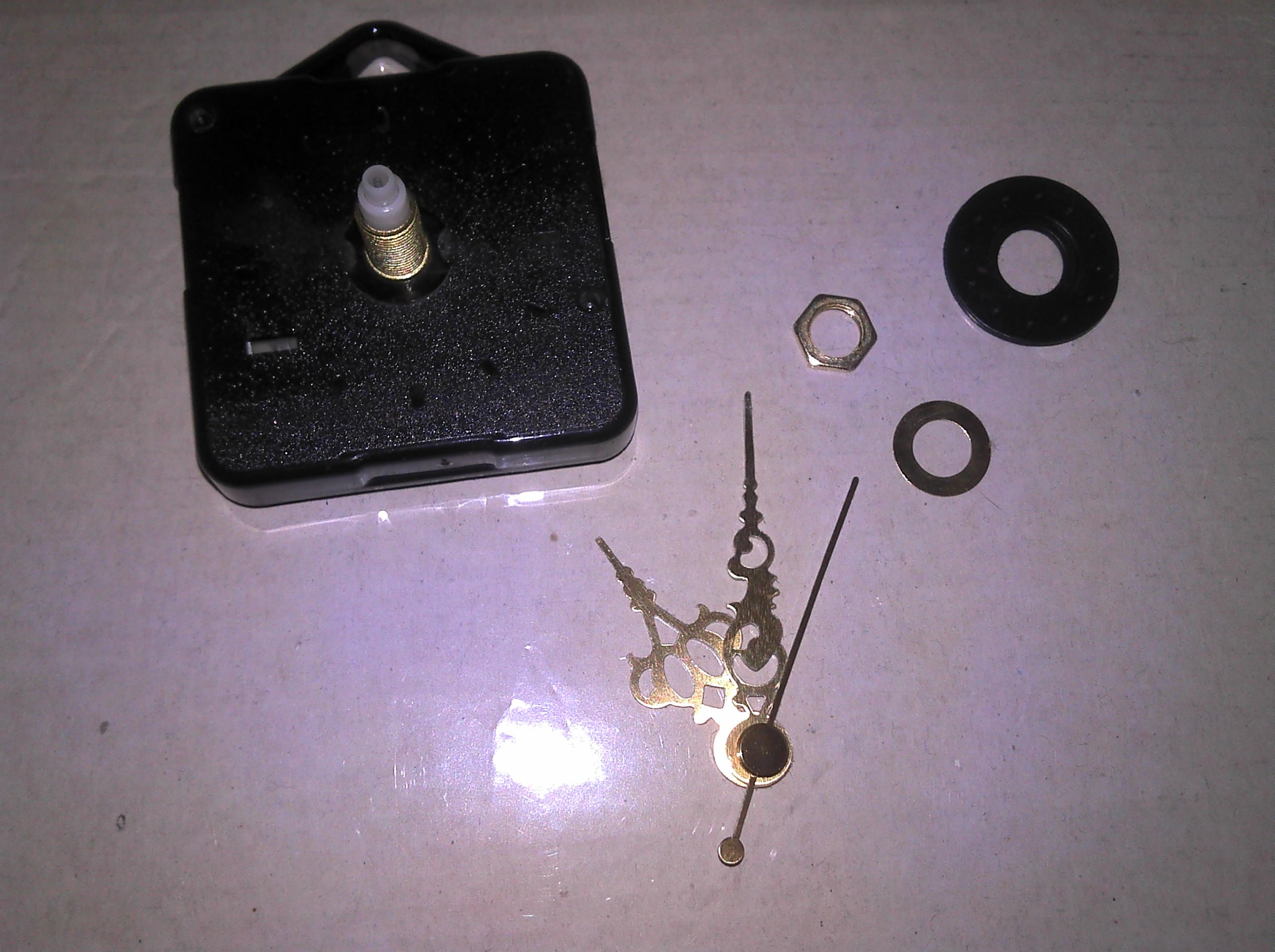 Ashleys Workshop Quartz clock movement (medium spindle) with hands set (Gold, 50mm)