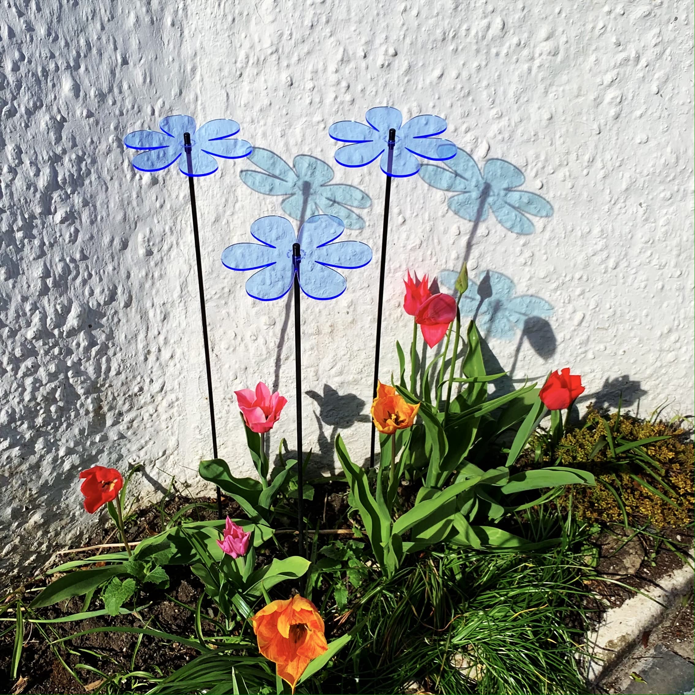 Glowing Daisy Set of 3 Large SunCatcher Garden Decor Iridescent Decorative Garden Stake 75cm/29.5 inches high Outdoor Yard Gardeners Gift, Colour:Blue