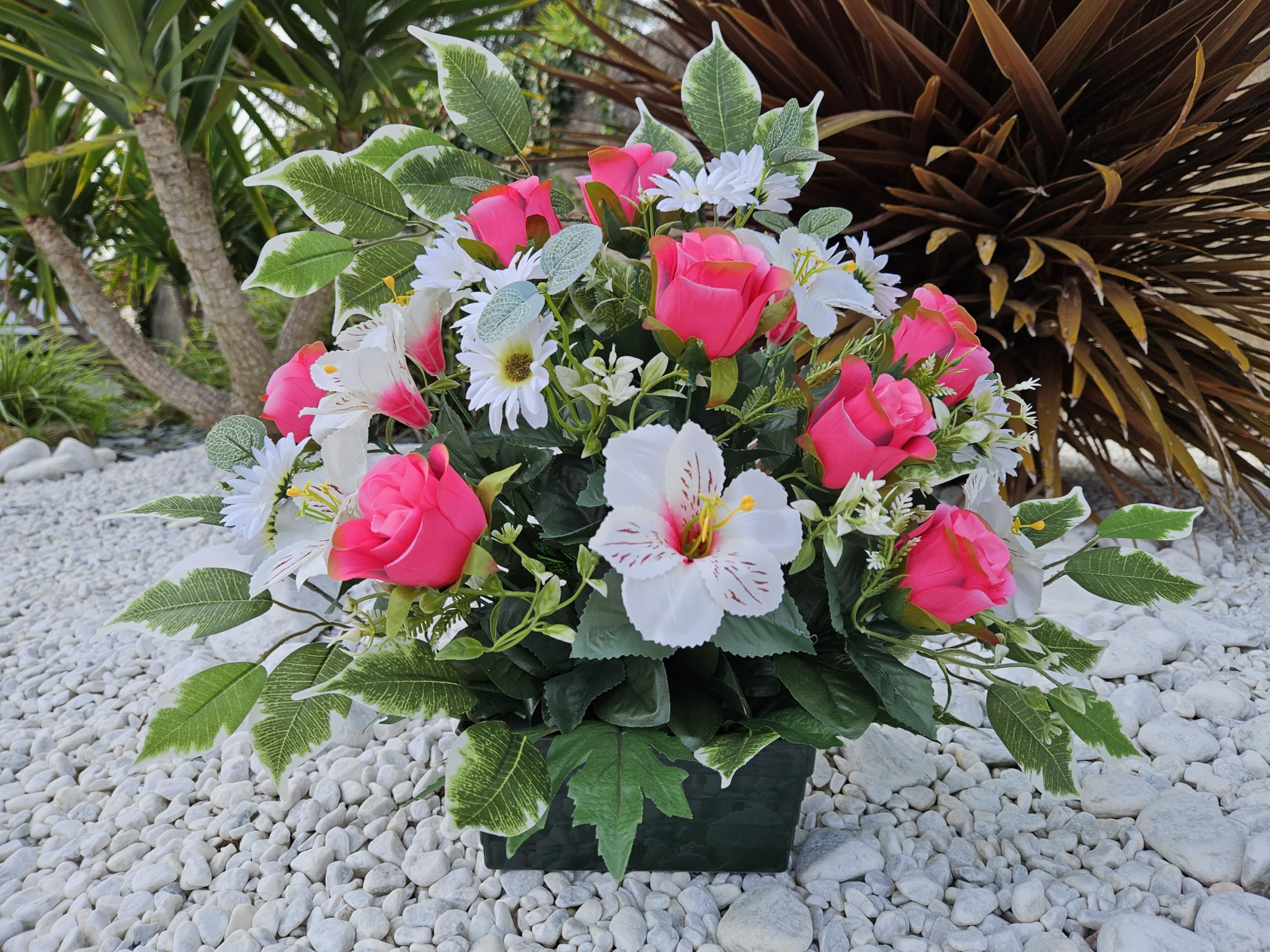 Composition de Fleurs Artificielles, Lesté Ciment pour Une Très Bonne Tenue à L' extérieur. Réalisé par Nos Soins.