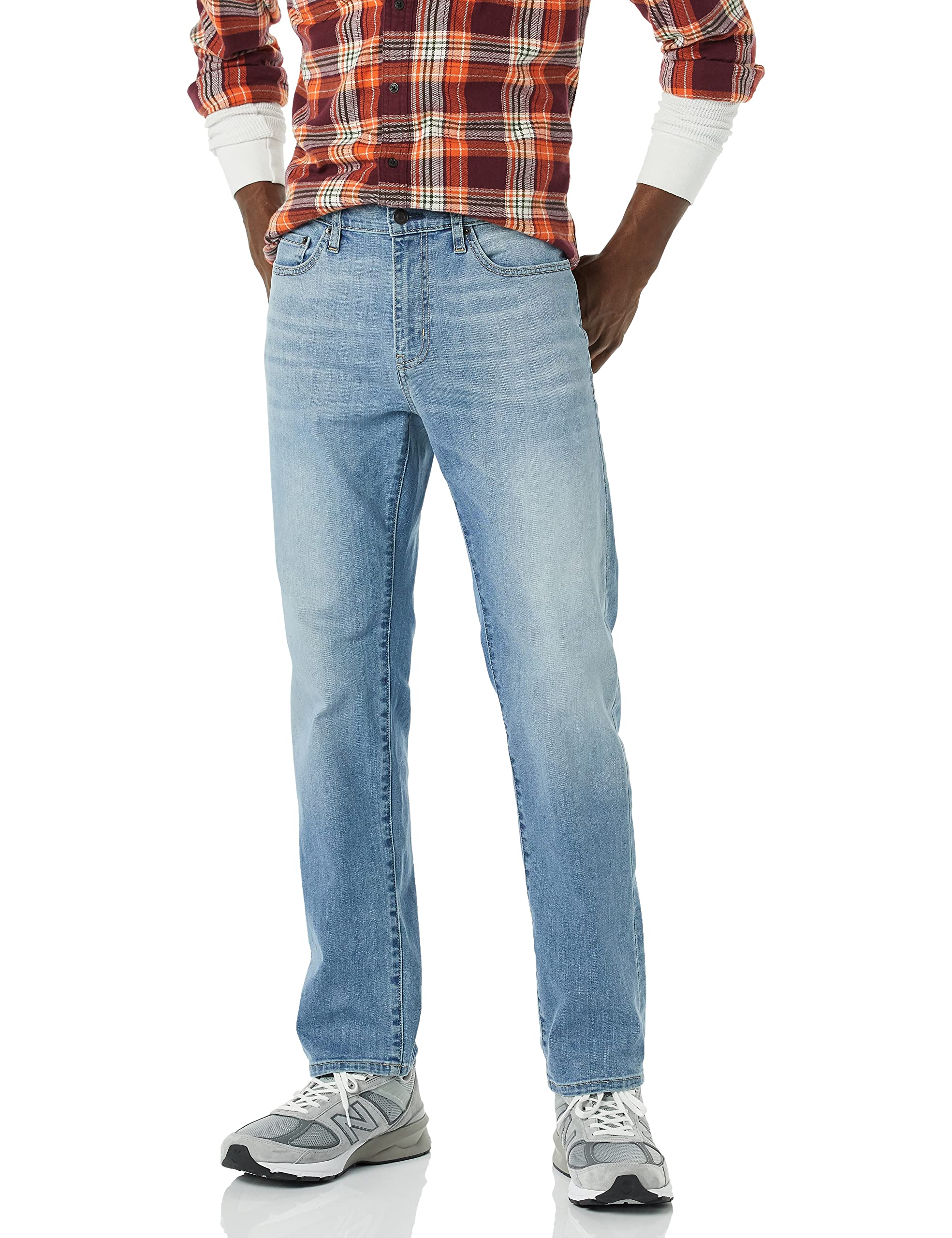 Amazon Essentials Herren Jeans mit gerader Passform und hohem Stretchanteil - Auslauffarben, Helle Waschung, 30W / 28L