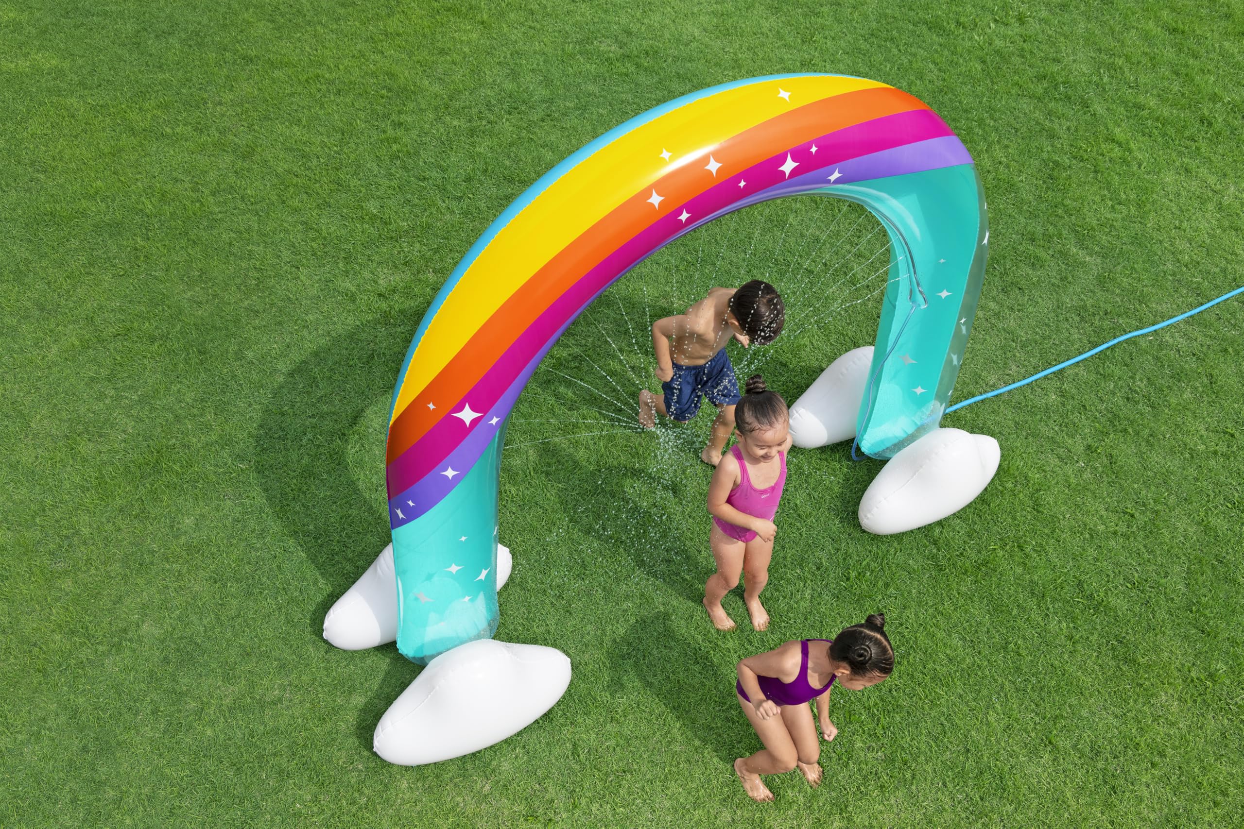 Bestway Wassersprinkler Riesen-Regenbogen, 221 x 71 x 193 cm, strapazierfähiges PVC, Wassersprinklerfunktion, Gartenschlauchanschluss, ab 2 Jahren, Sicherheitsventile, Regenbogen-Design