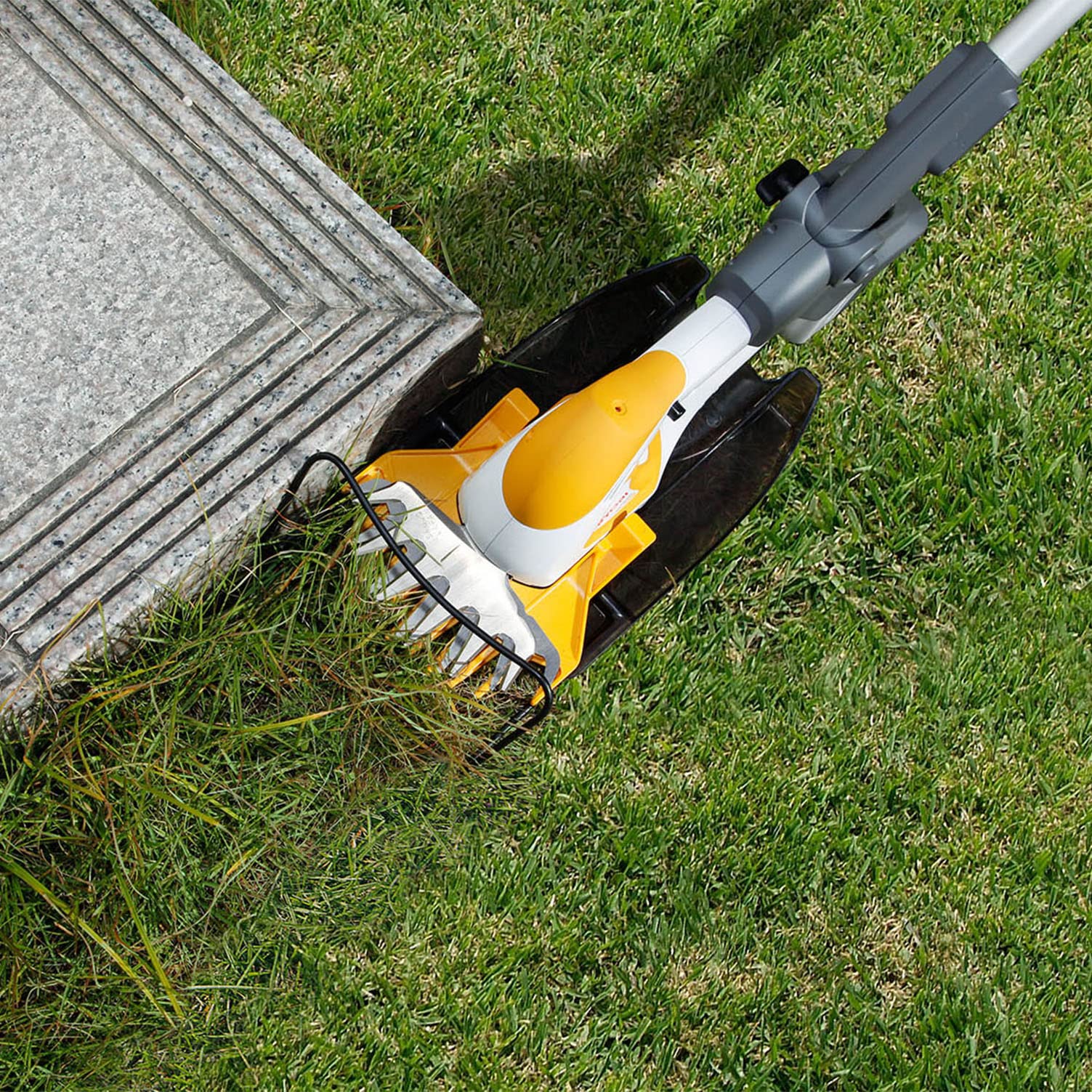 Amazon | 【外箱破損品】 リョービ(Ryobi) 充電式ポールバリカン BPB