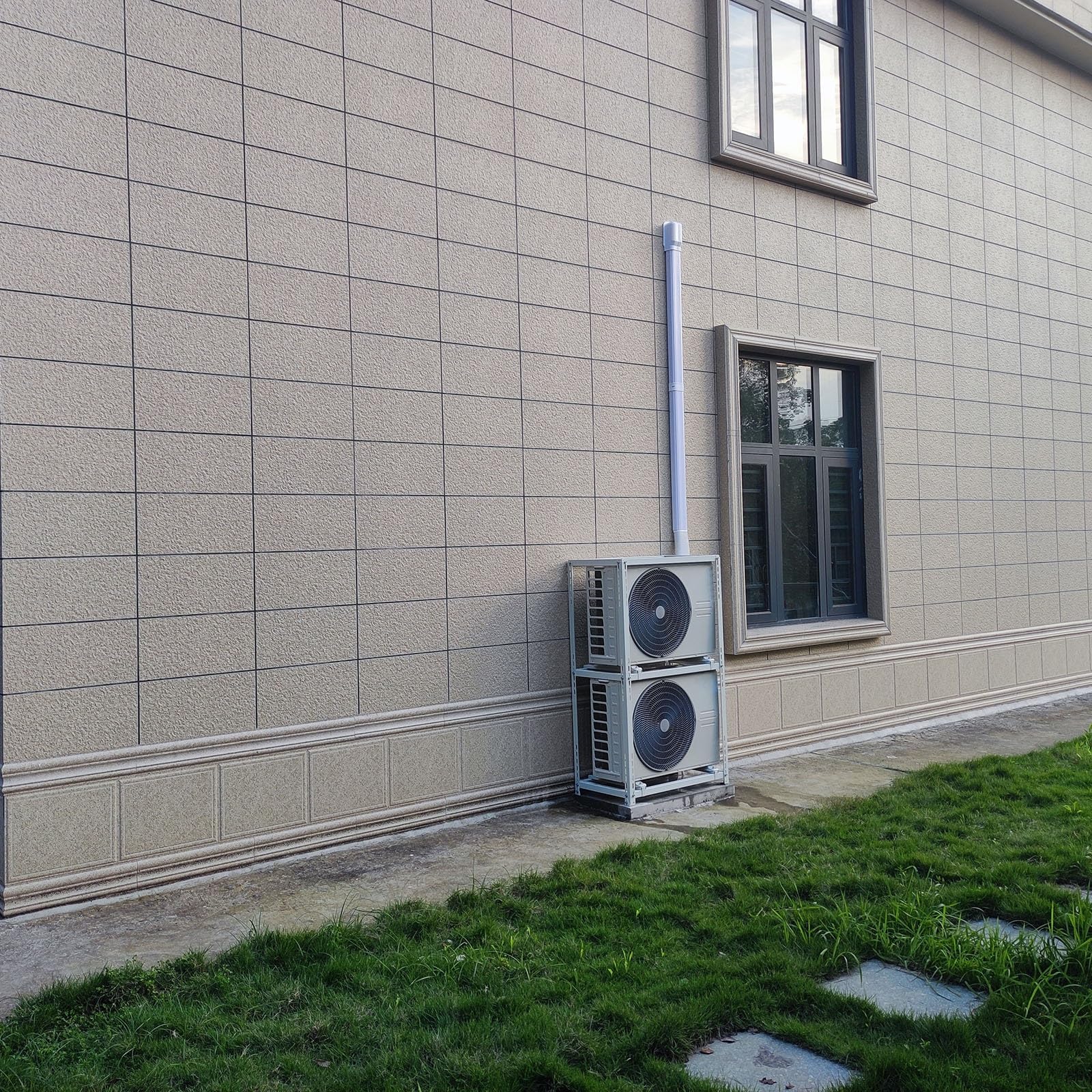 Robuste Wandhalterung für Klimaanlagen – geeignet für Dual-System-Split-Klimaanlagen und Wärmepumpen – Geräuschdämpfungsset sorgt für sichere Installation und verbessert die Lichteffekte.