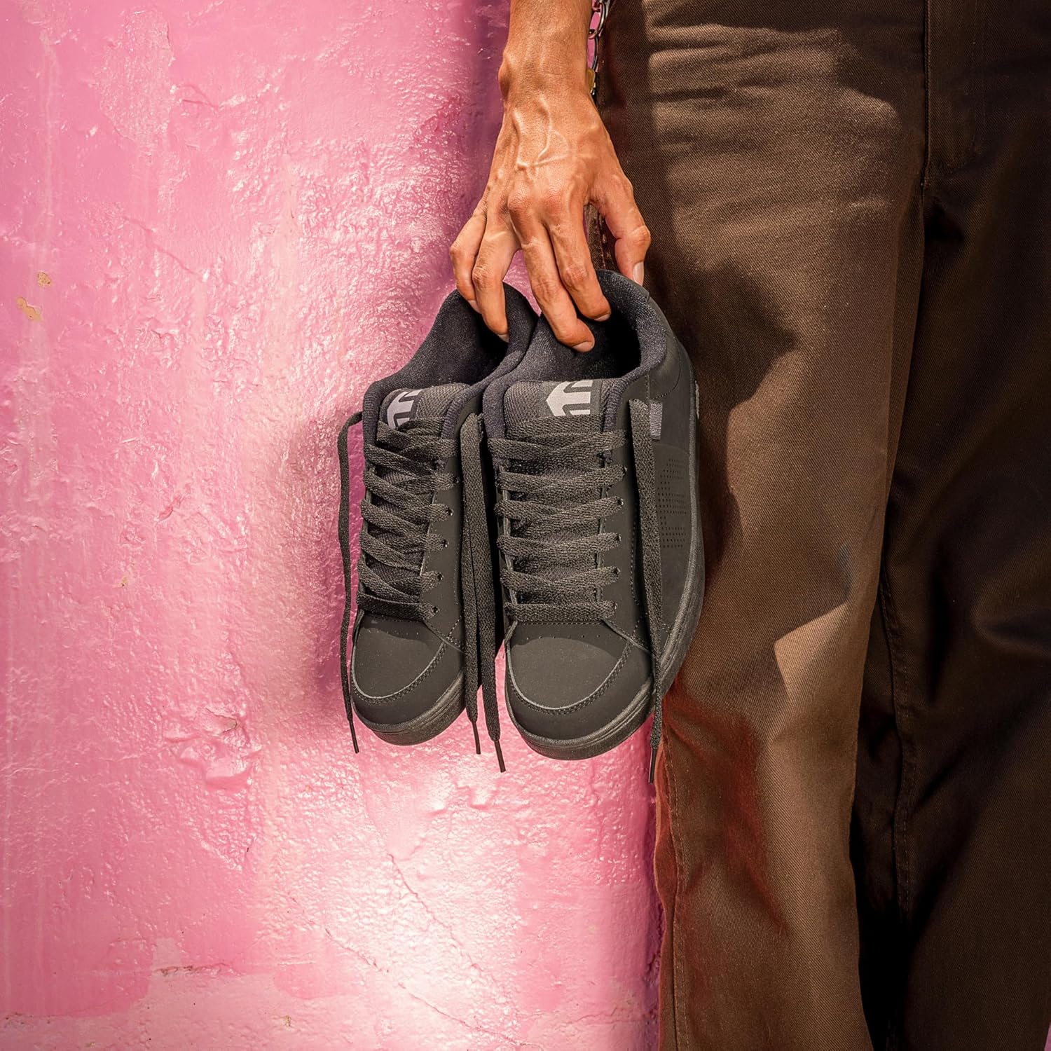 Etnies Kingpin Men's Skateboarding Shoe Classic Puffy Sustainable, Comfortable & Durable Footwear with Die-Cut EVA Insole