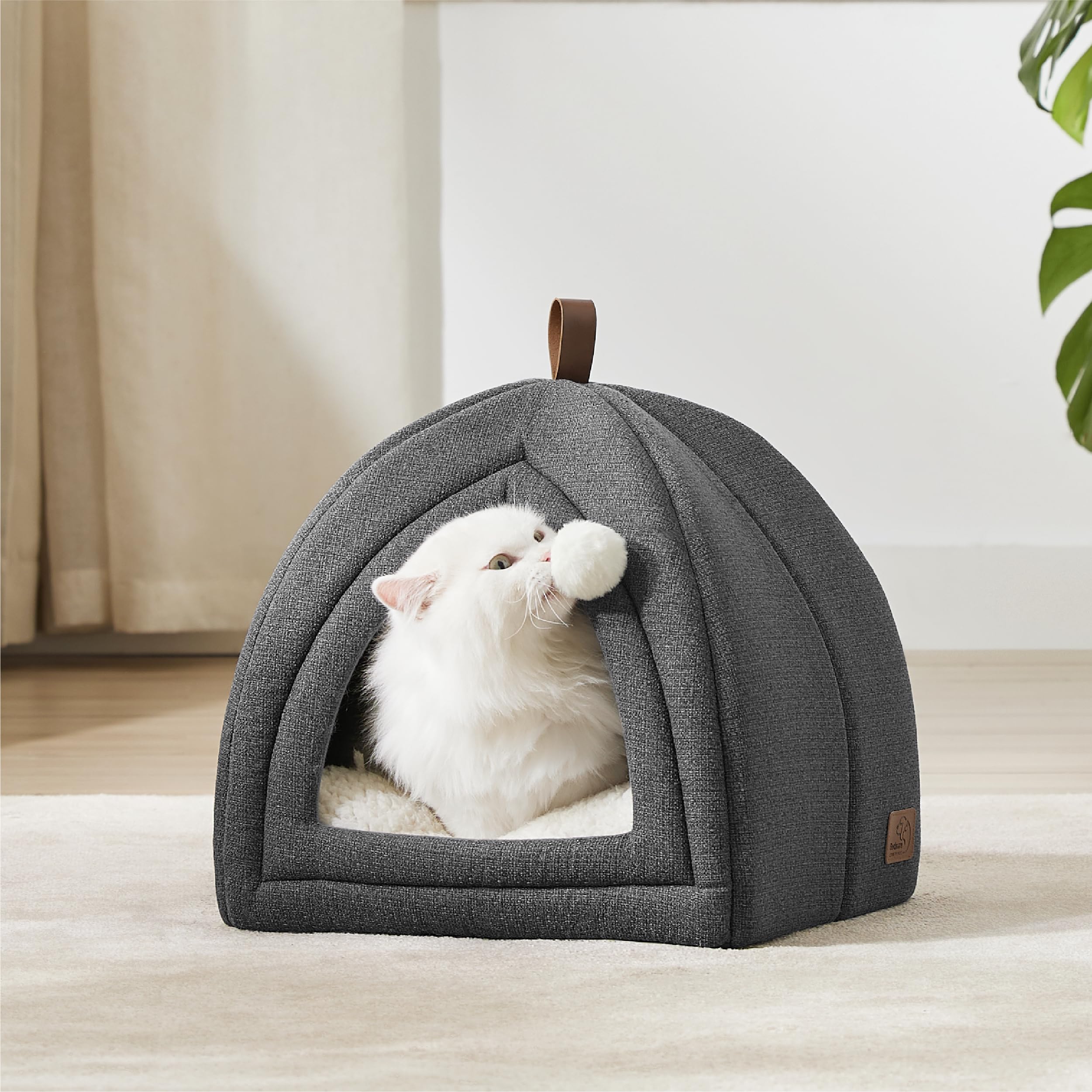 BEDSURE Katzenbett große Katzen Katzenhöhle- 40x40x40 cm Katzenhaus Indoor mit abnehmbarem Sherpa Katzenkissen und hängendem Spielzeug, Katzen Bettchen waschbar, dunkelgrau