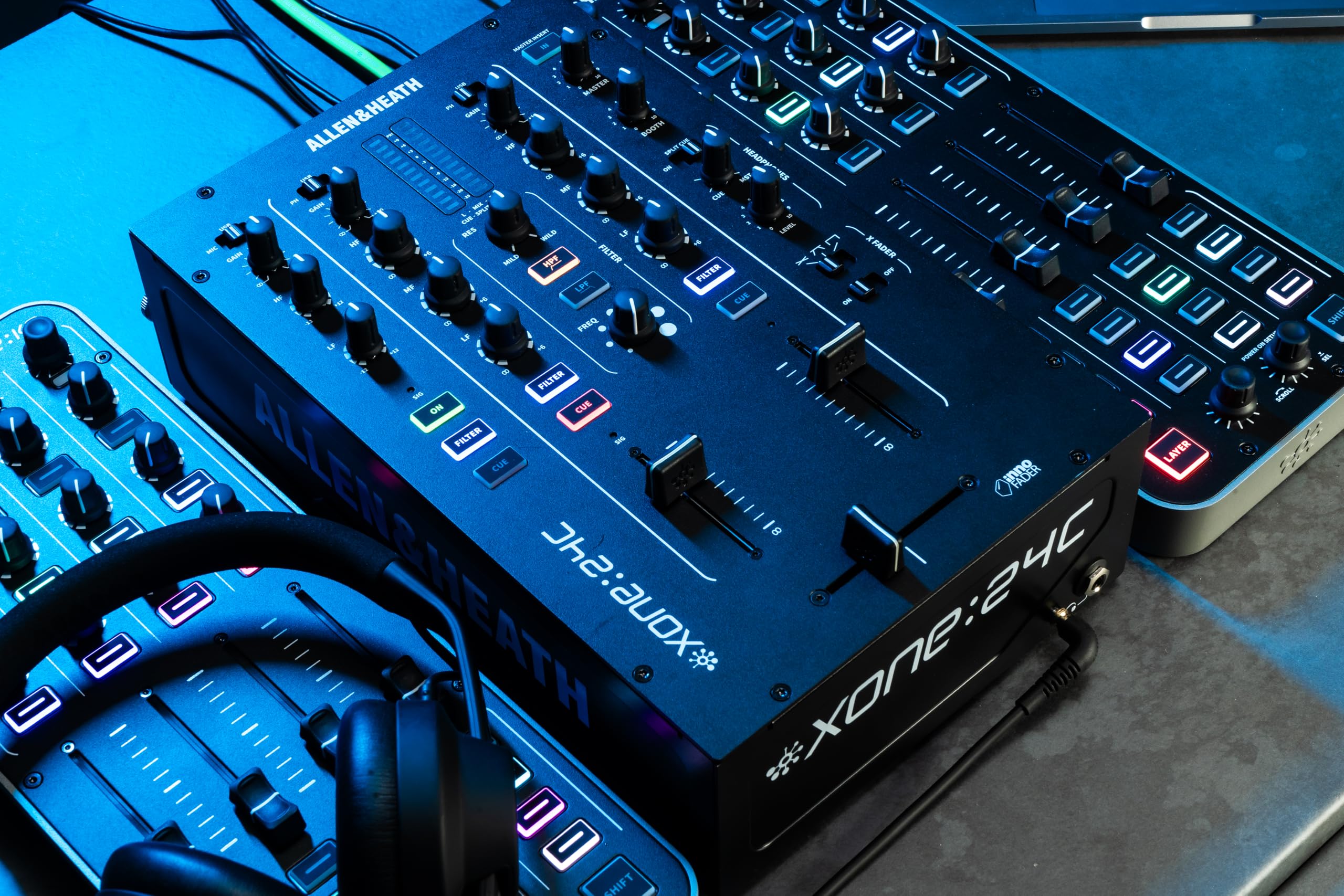 Amazon.com: XONE:24C Analogue 2+1 Channel DJ Mixer with Interface