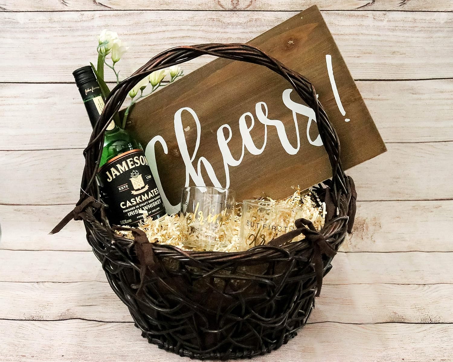 MagicWater Supply Crinkle Cut Paper Shred Filler (2 LB) for Gift Wrapping & Basket Filling - Vanilla & Gold : Health & Household