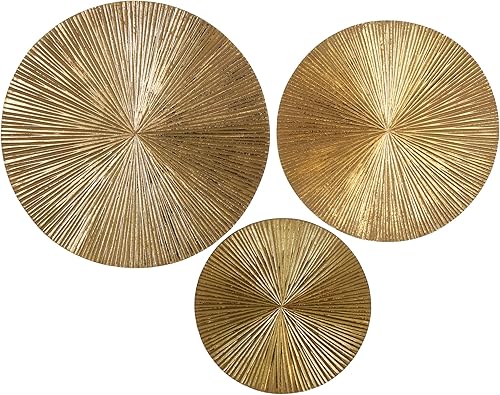 CosmoLiving by Cosmopolitan Placa de madera tallada para decoración de pared, juego de 3 de 24 pulgadas, 20 pulgadas, 16 pulgadas de alto, dorado