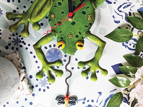 Miniatura 5 de Allen Designs Enesco Frog Catching a Dragonfly - Reloj de pared con péndulo esculpido, 14 pulgadas, color verde