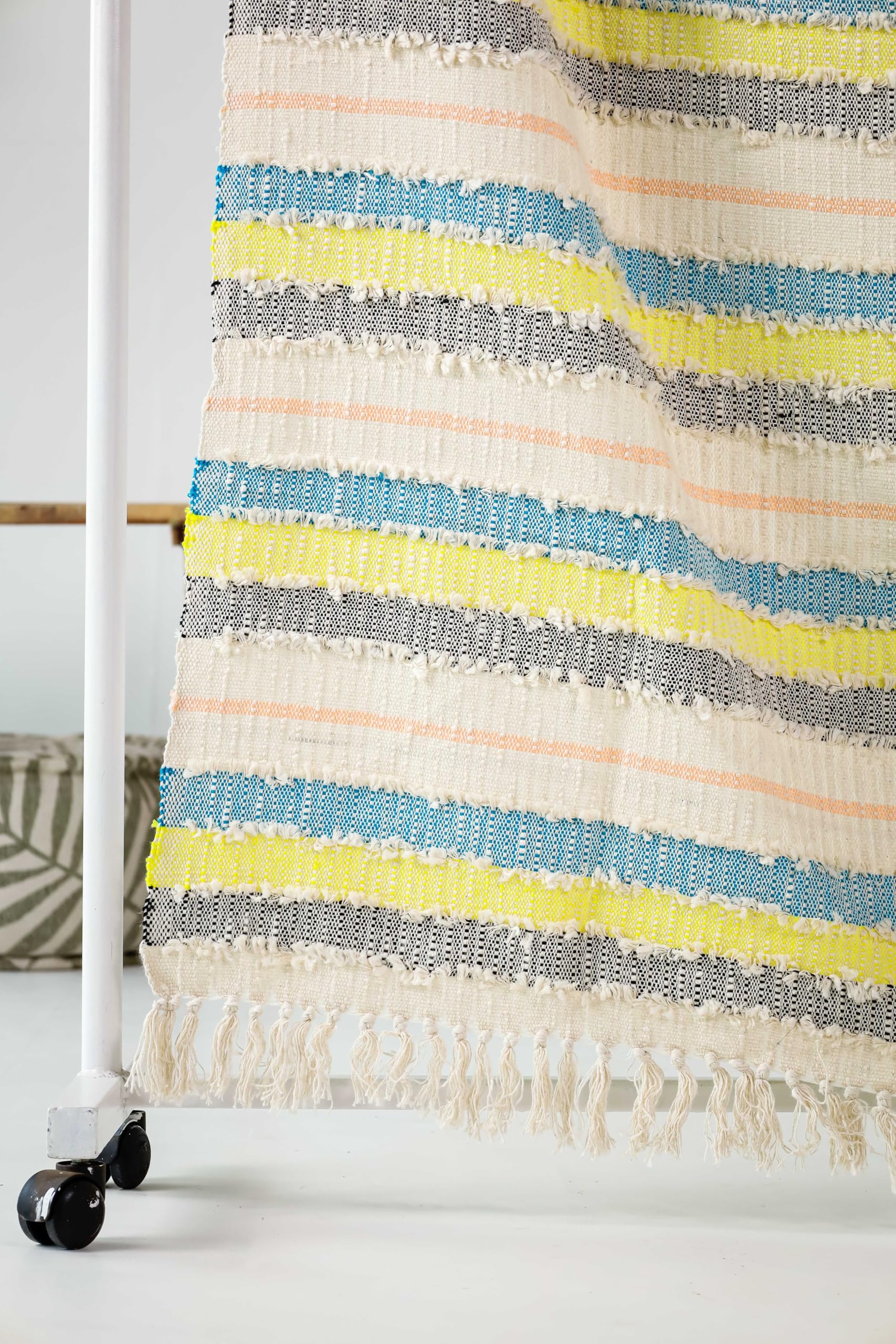 Marrakesch Plaid | Deko-Plaids | Sofaüberwurf für alle Jahreszeiten | 130x180 cm | mit Fransen | 100% Baumwolle | Creme und Mehrfarbig