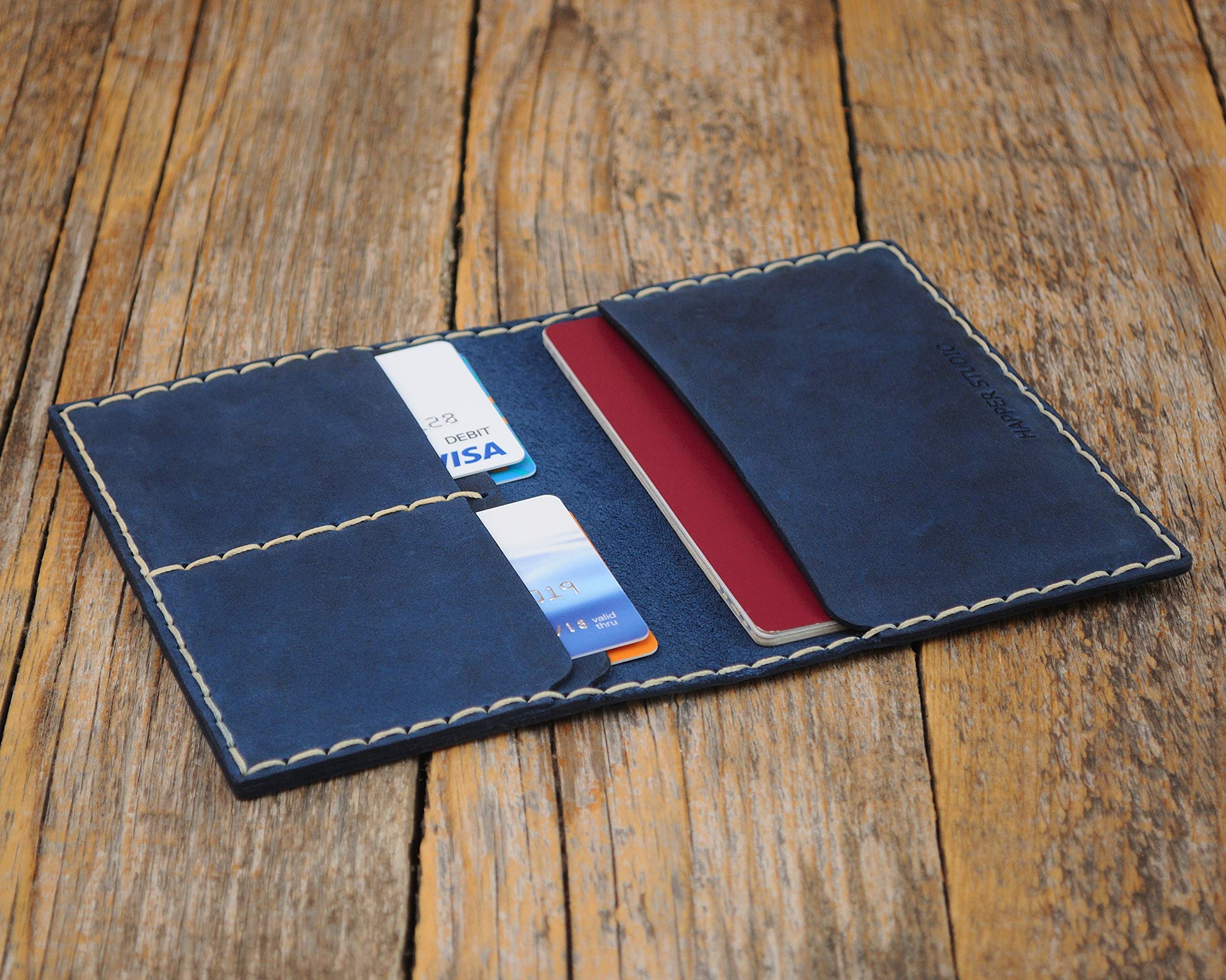 Blu porta-passaporto personalizzato di pelle, documenti di viaggio con tasche per carte e soldi, monogramma del tuo nome