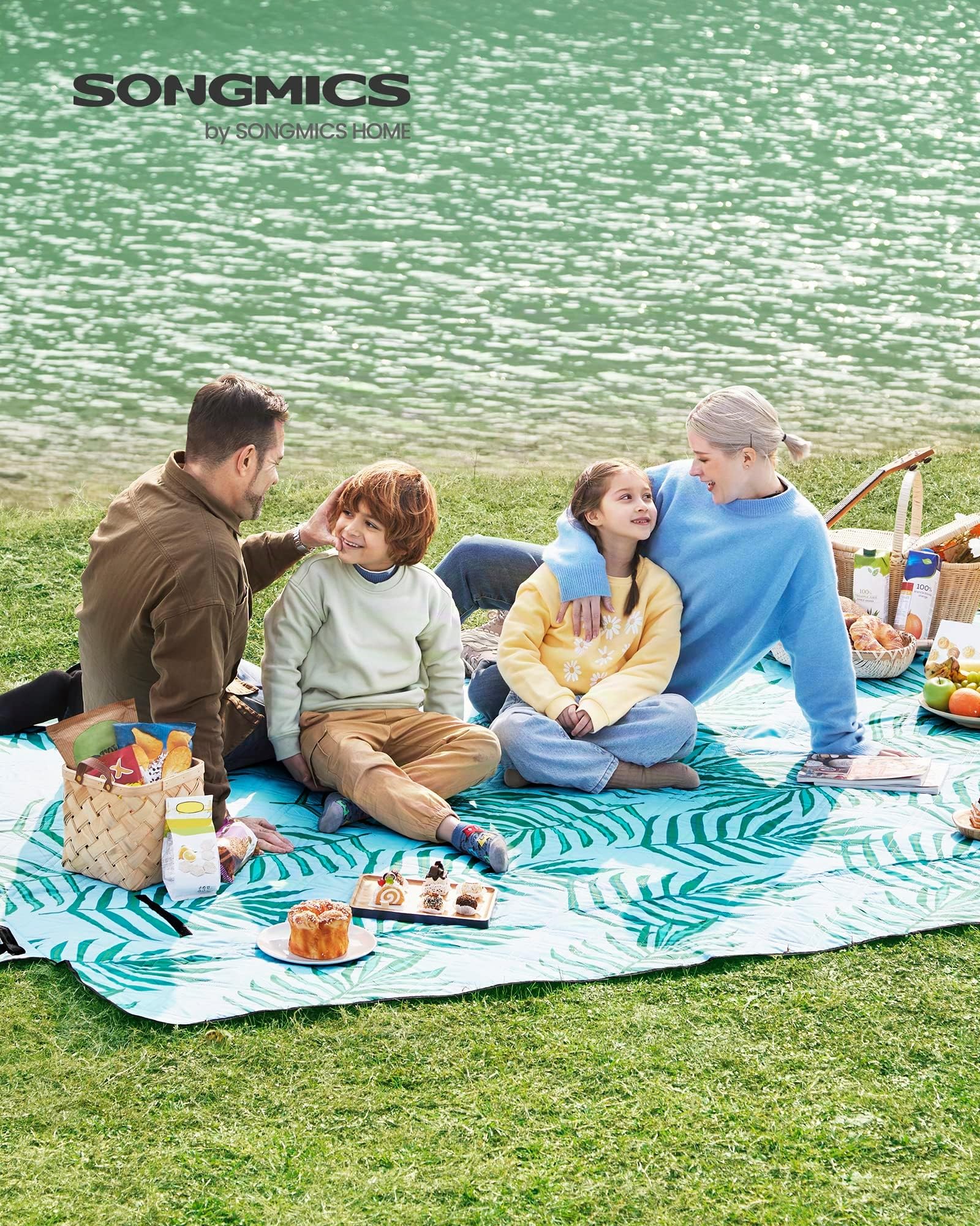 SONGMICS Picknickdecke, 300 x 200 cm, großer Teppich, für Camping, Park, Garten, Strand, wasserabweisend, maschinenwaschbar, faltbar, Farnmuster und Hellblau, GCM001Q03