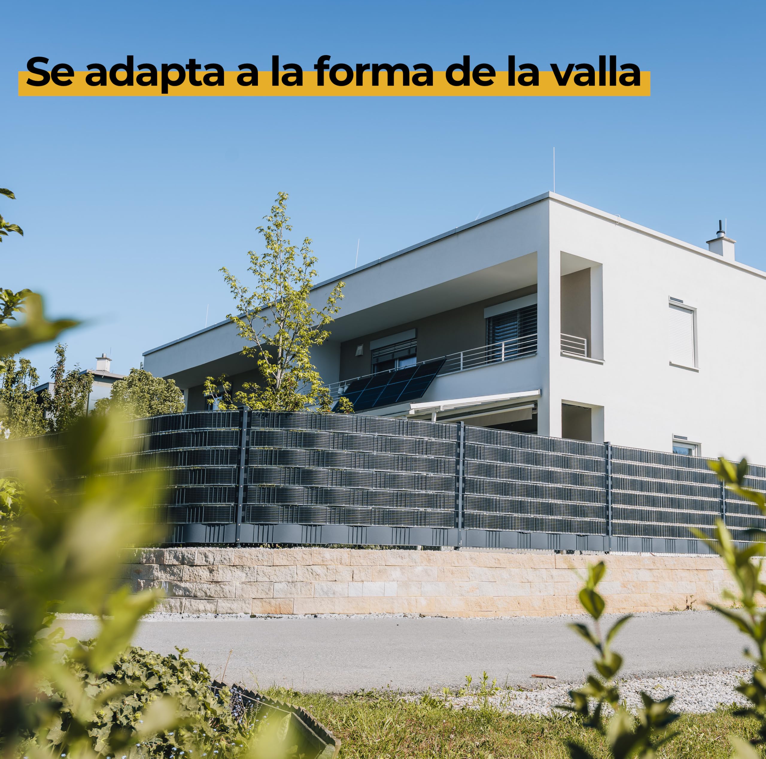 VERTICAL+ Central solar para valla 2,5m – Tiras fotovoltaicas de ocultación bifaciales para valla de doble varilla, 468Wp, Kit completo con inversor y cable Schuko 10m – Listo para enchufar
