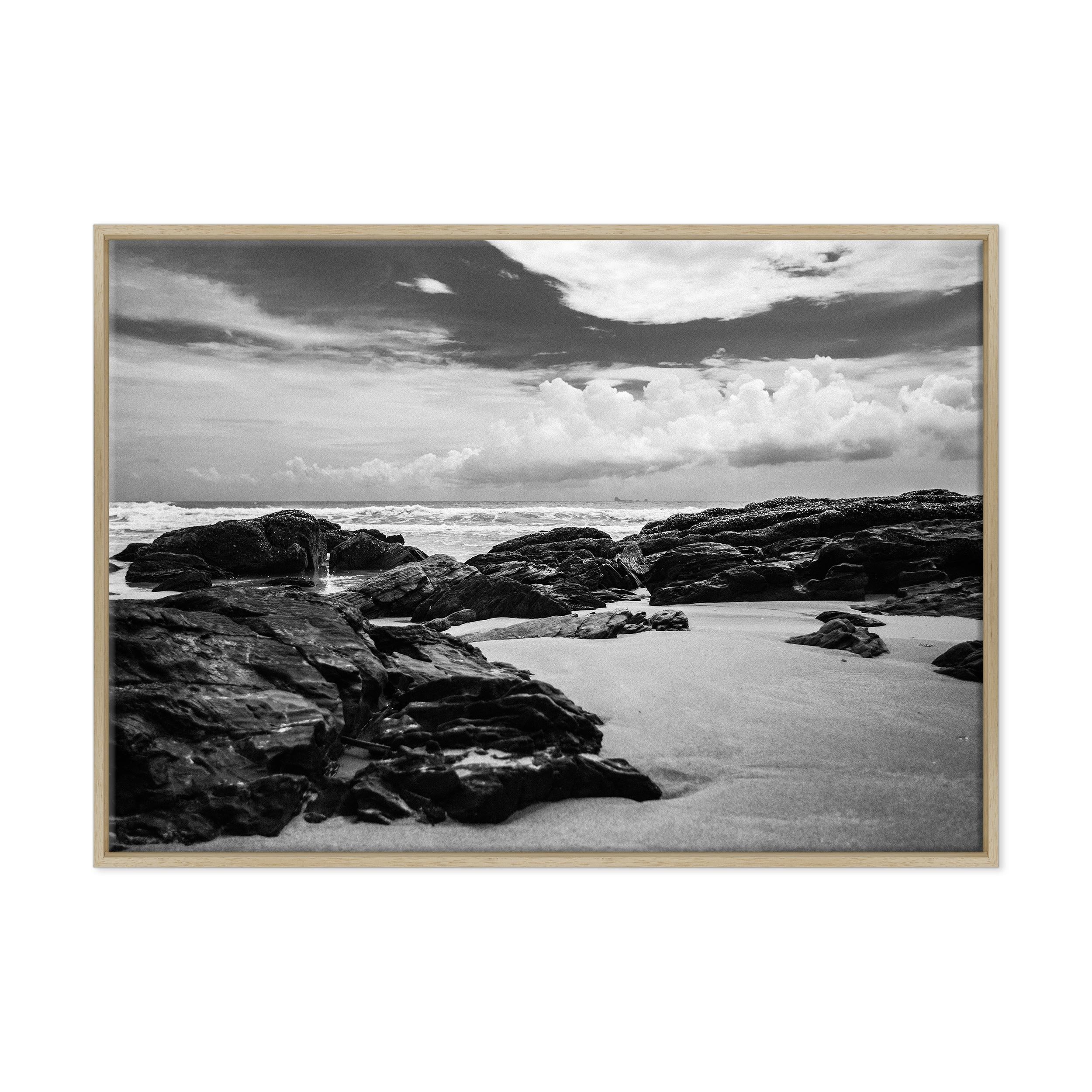 QUADRO SU TELA CANVAS INTELAIATO - CON CORNICE - Oceano Bianco e Nero - Paesaggio Natura Panorama - 70x100cm - Stile Moderno Legno Naturale - (cod.4381)