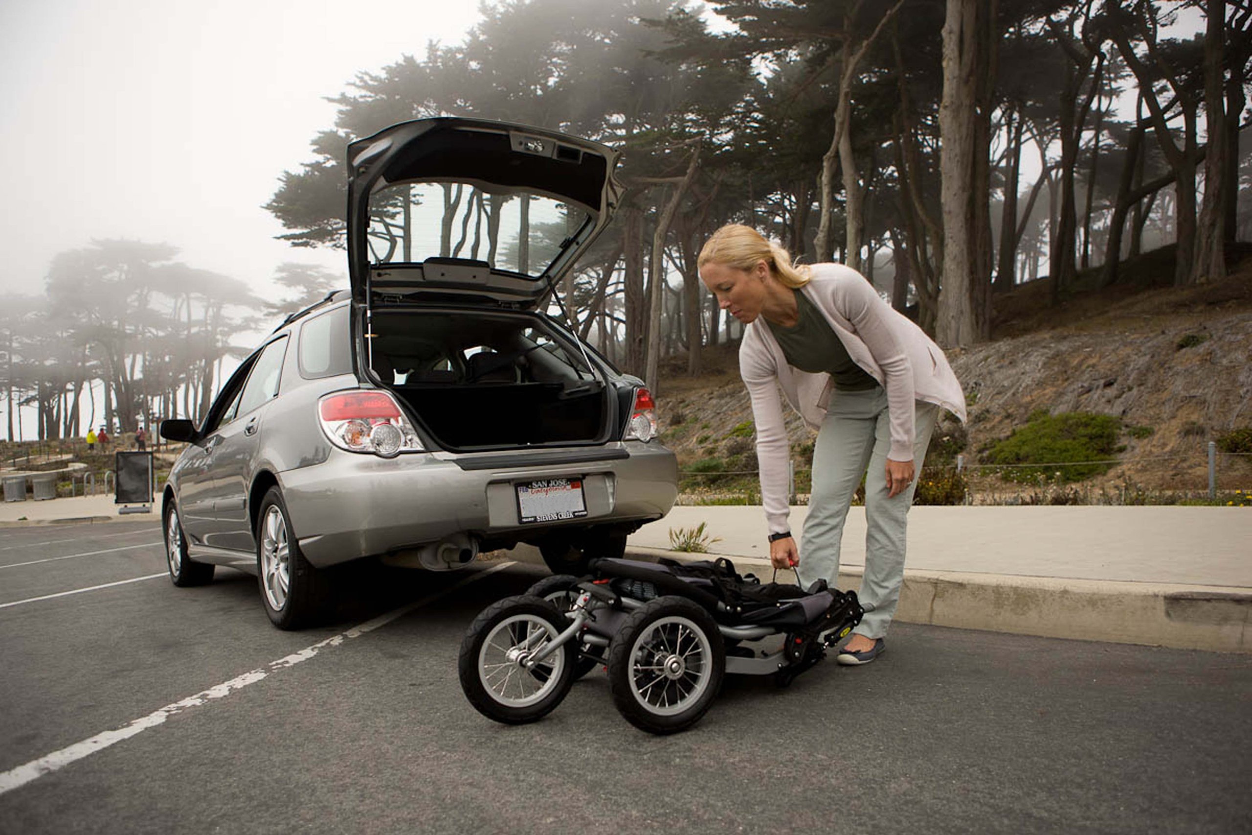 collapsing a bob stroller