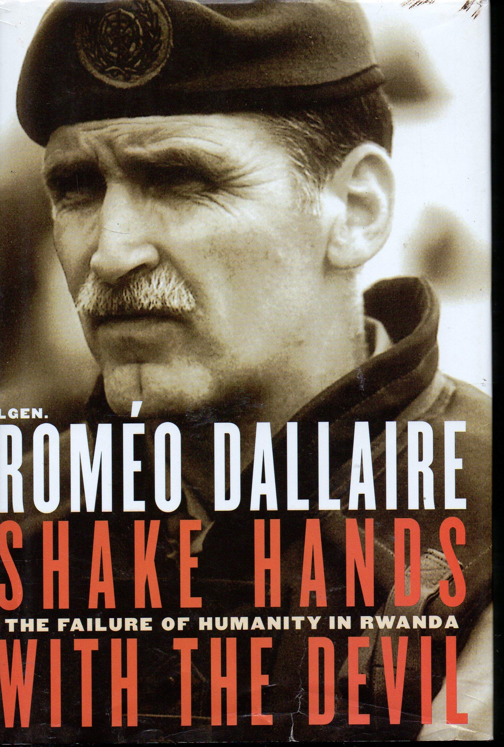 Shake Hands with the Devil: Dallaire, Romeo: 9780679311713: Books - Amazon.ca