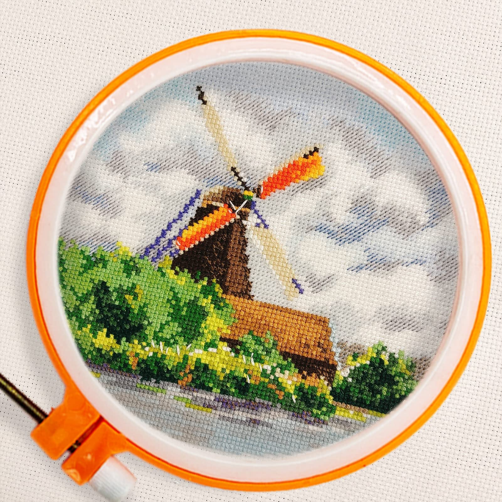 Set 4 Telai Da Ricamo In Plastica + 16 Aghi - Cerchi Per Punto Croce, Hobby E Decorazioni Fai Da Te - Foto 4