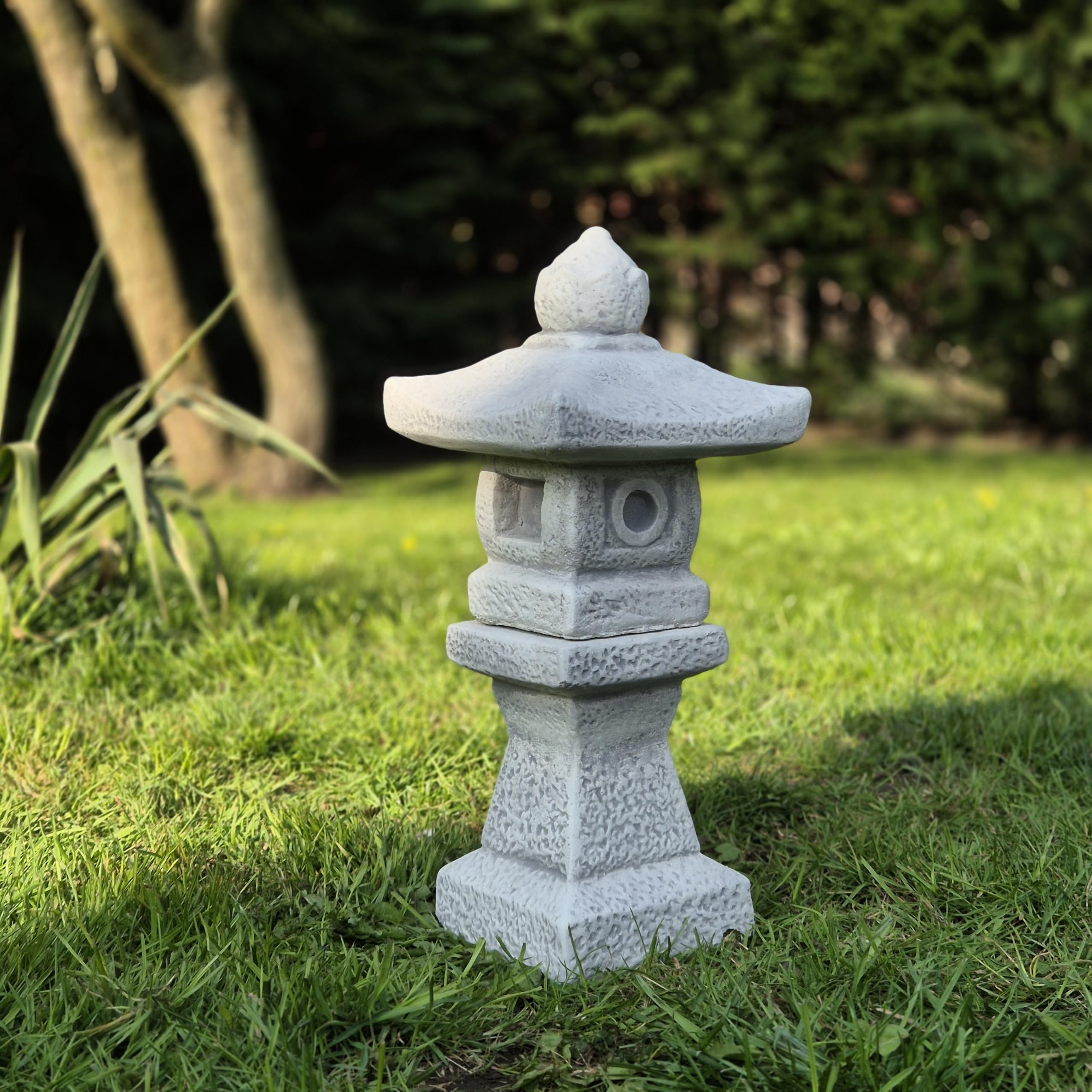 FABRIQ Pagode japonaise toro en pierre – 37 cm, lanterne peinte à la main, figurine résistante aux intempéries – Décoration extérieure