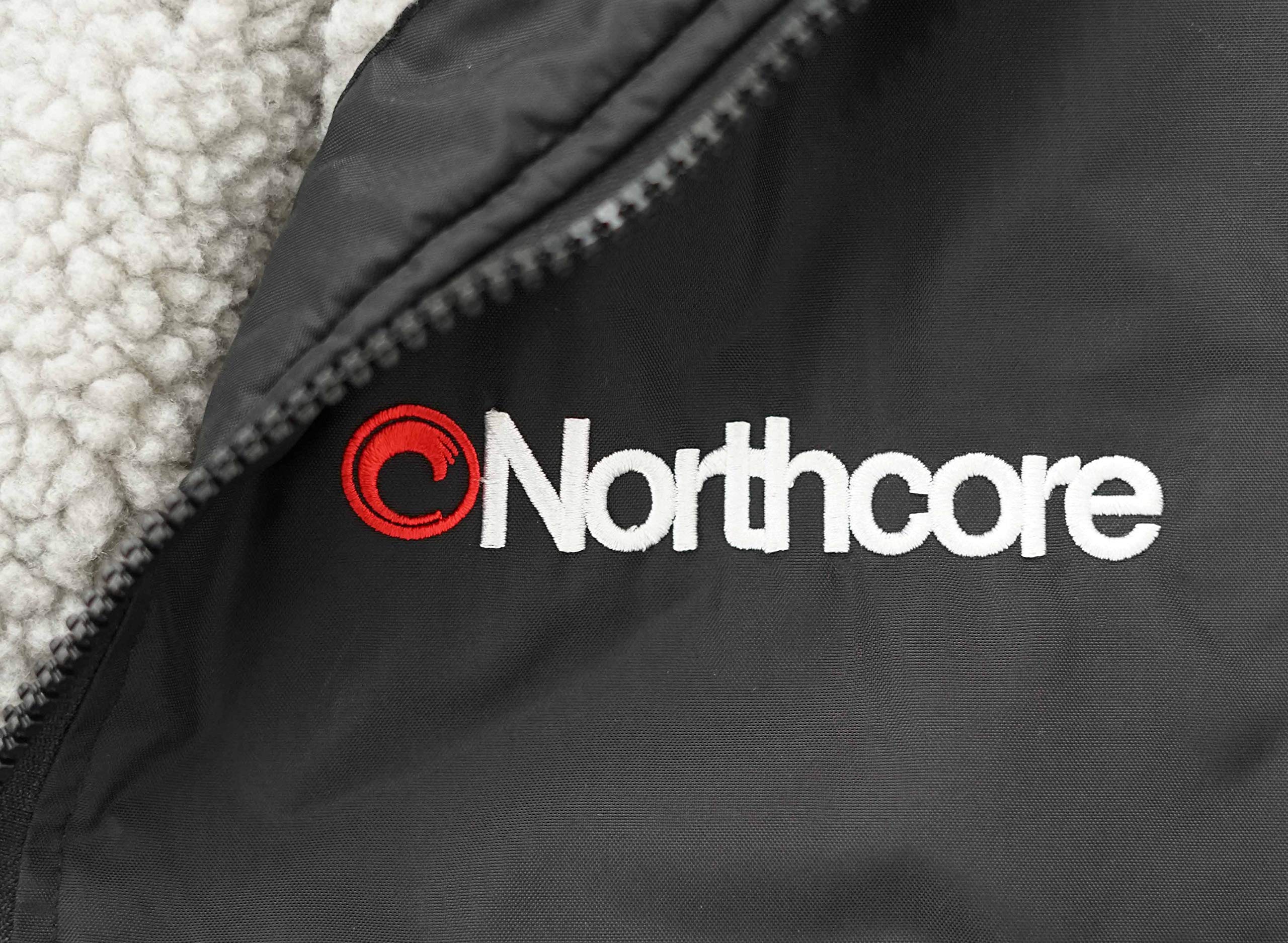 Northcore 2026 Beach Basha Sport Manches Longues Changeantes Robe/Poncho NOCO24N - Black -