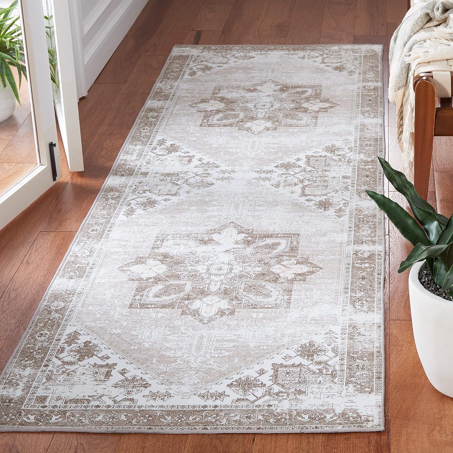 Amazon.com: SAFAVIEH Tucson Collection Runner Rug - 2'6" x 14', Sage ...