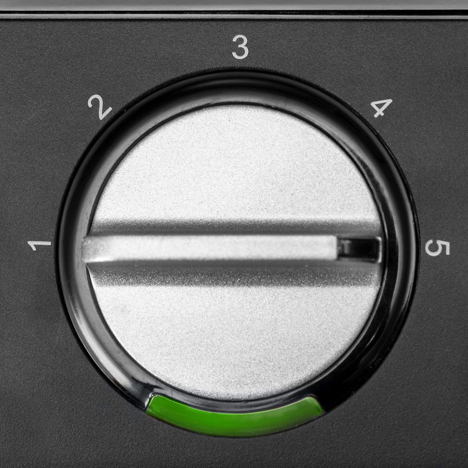 Close-up of the OBH Nordica waffle maker's temperature control dial with settings 1 through 5.