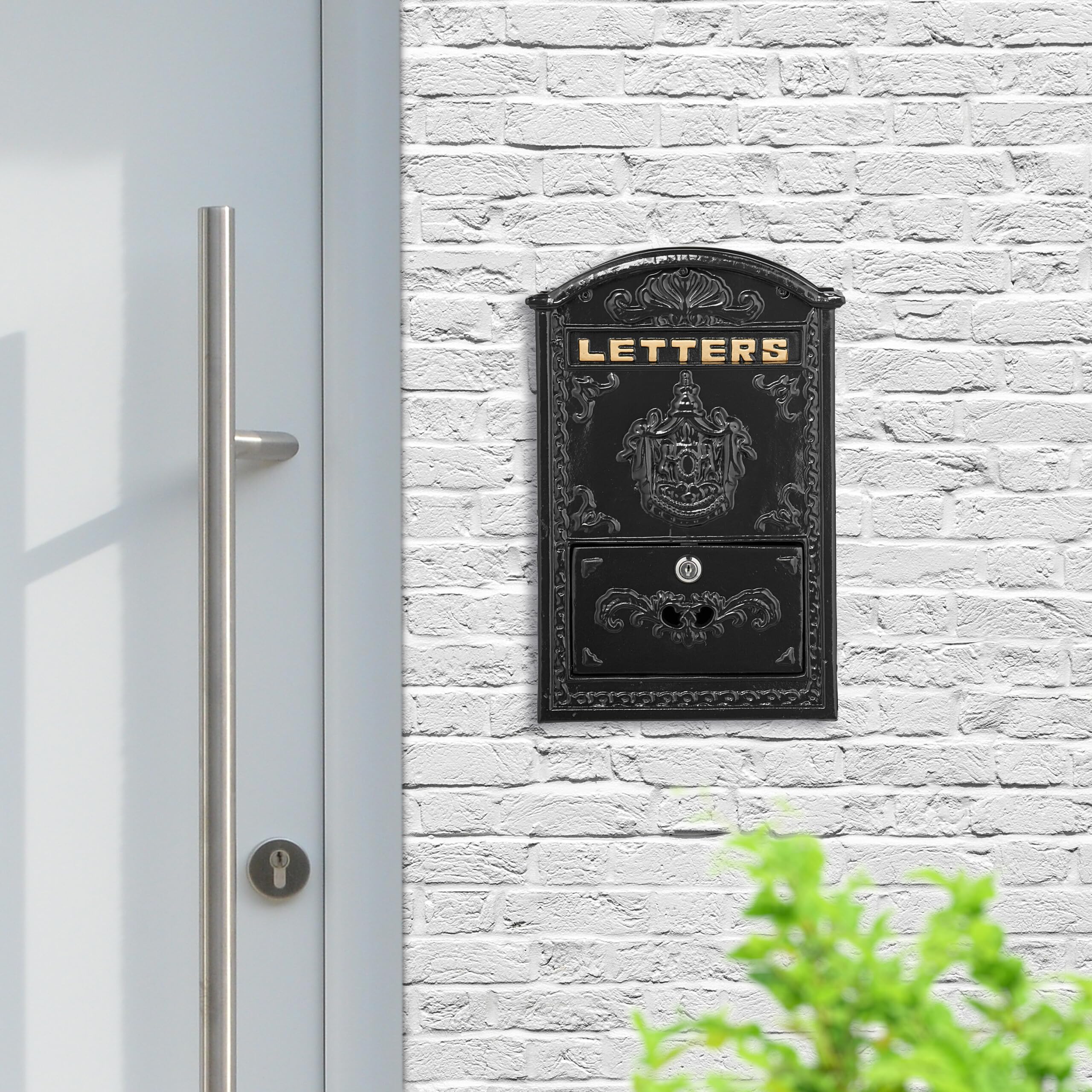 Relaxdays Cassetta Posta, Design Antico, Porta Lettere A4, Casella Postale in Ferro e Alluminio, 42x28x10 cm, Nero Oro
