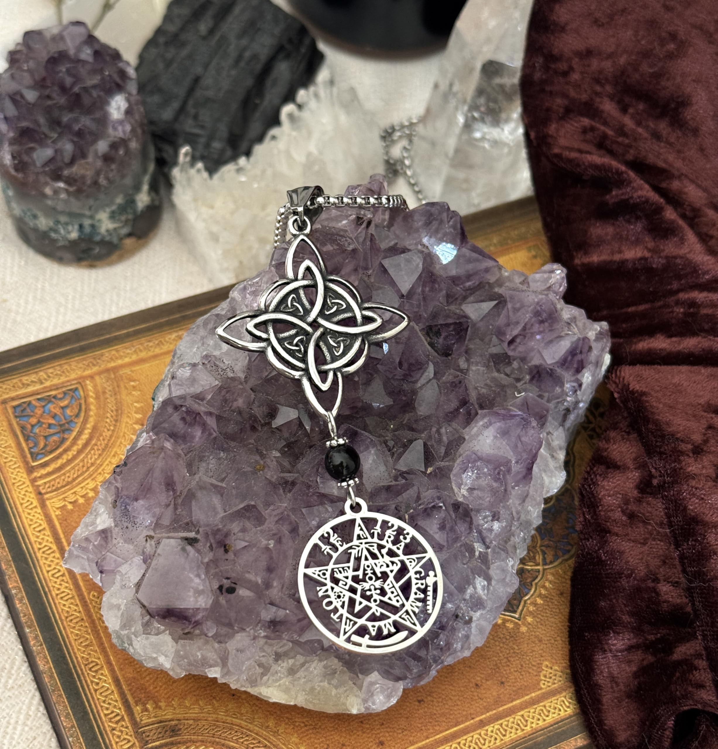 Simboliks Colgante Tetragrammaton con Nudos de Bruja mineral negro, Amuleto Triple Protección, Acero Inoxidable, Joyería Esotérica para Energía y Protección Espiritual, Regalo Bruja, Obsequio pulsera