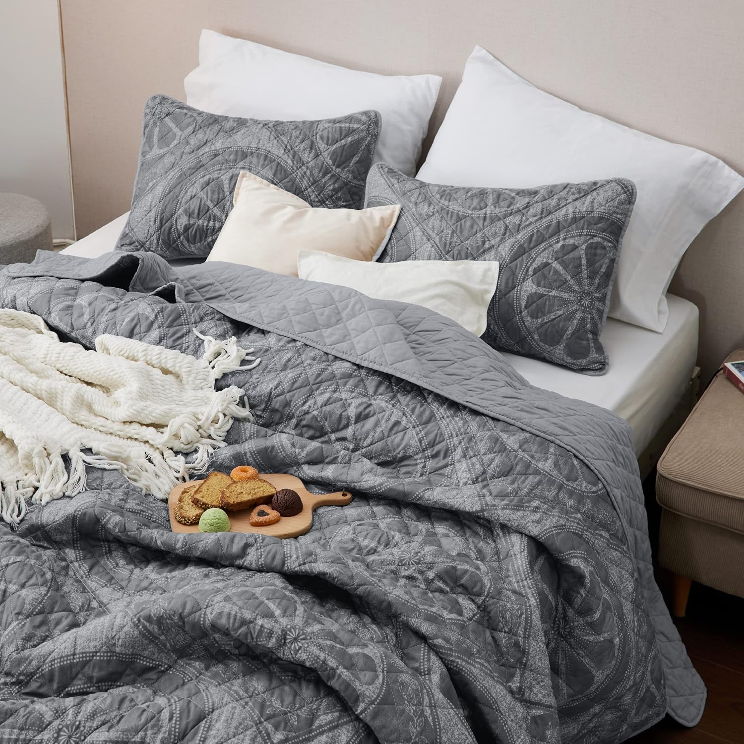 Bedsure Grey Quilt Set Queen Size, Super Lightweight Comforter Vintage Botanical Bedspread Bedding All Season, Cozy Coverlet with Floral Pattern Stitching
