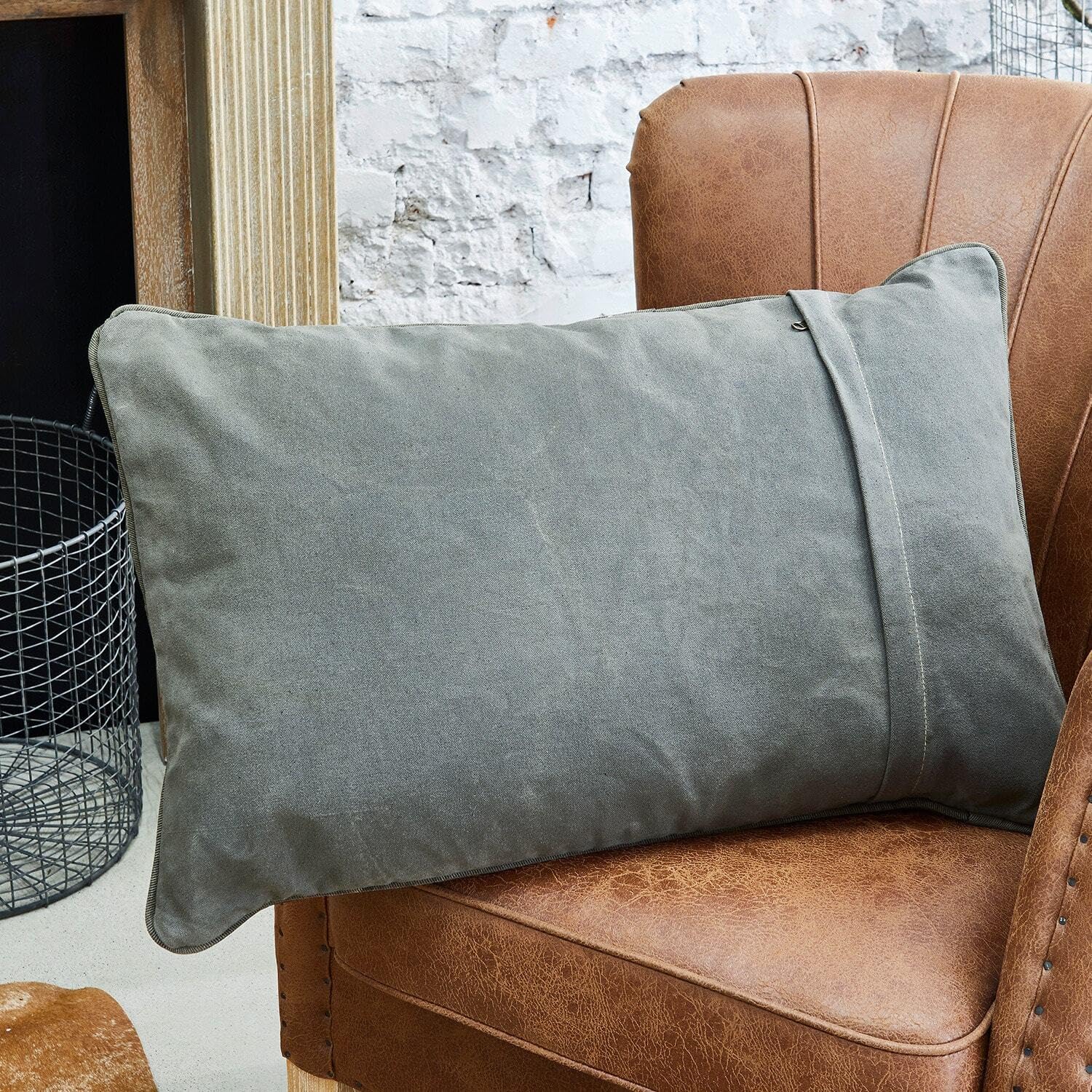 Loberon Kissen Chiron, braun | rustikaler Charme, Braun, Hirsch-Print – Baumwolle/Leder