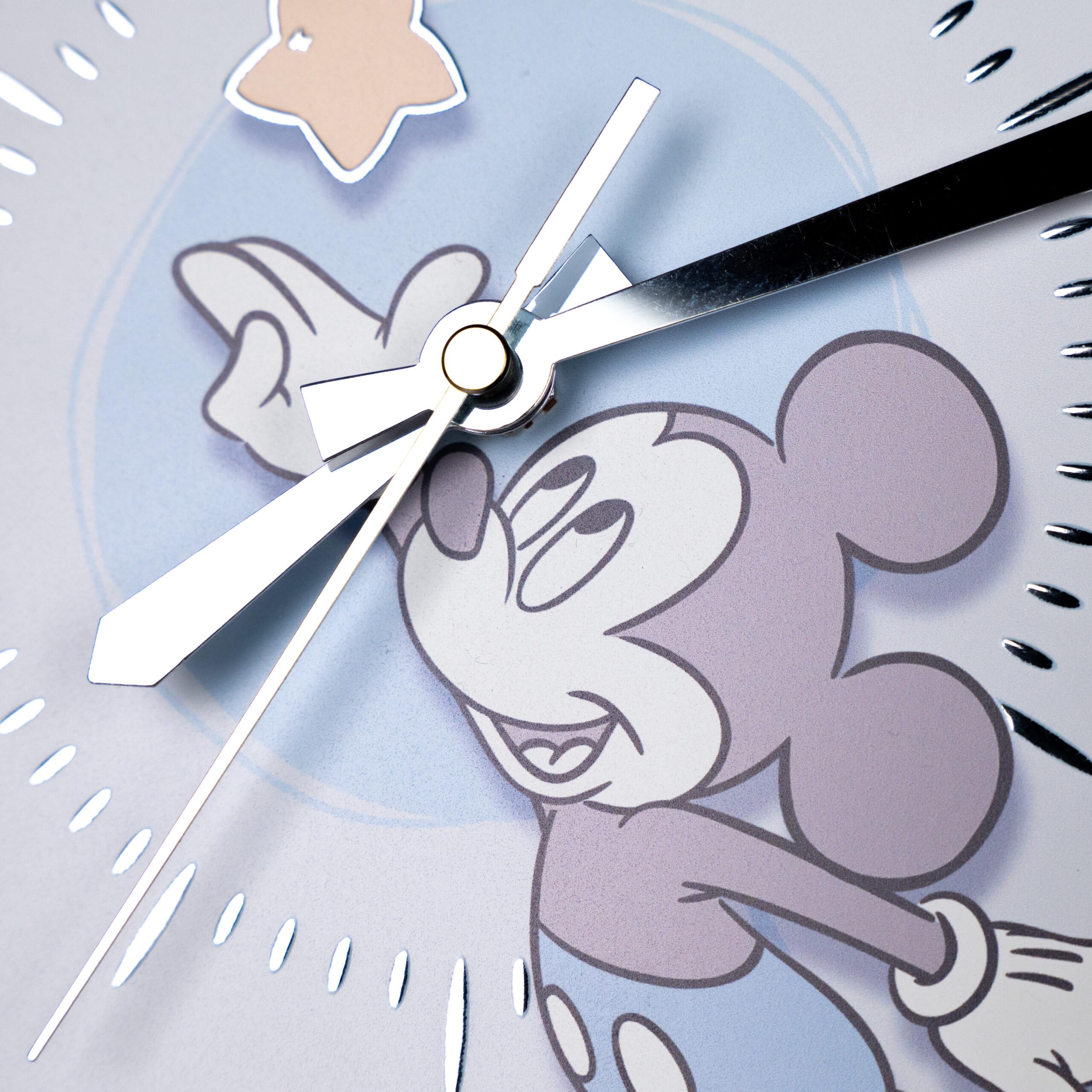 VALENTI & CO. - Disney Topolino - Orologio da tavolo o da appendere in legno con dettagli in argento - Idea Regalo Neonato o Regalo Battesimo - Orologio da parete per cameretta bambino