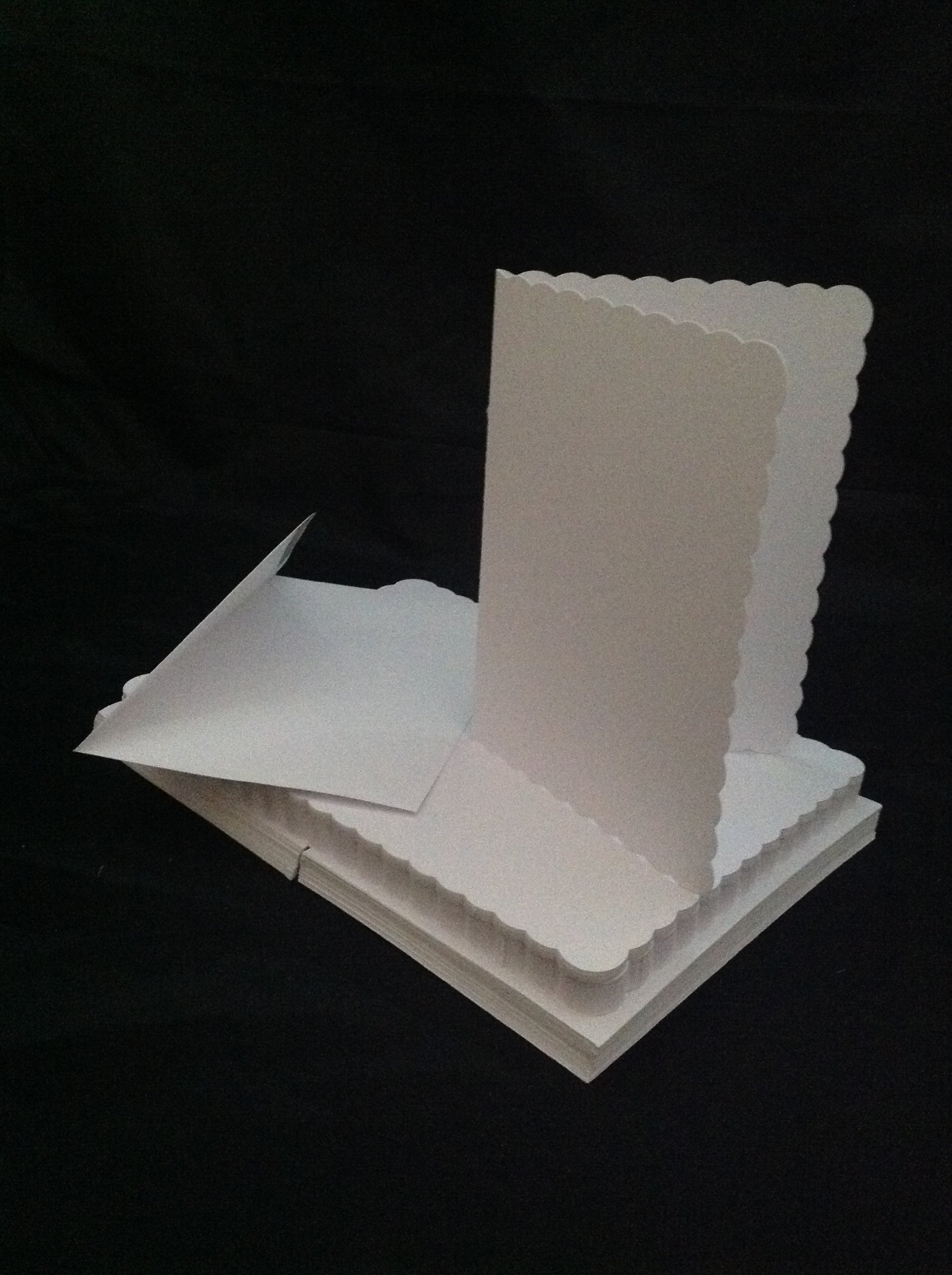 White 5" X 7" Rectangle Blank Cards And Envelopes With Scalloped Edge (50Pk)