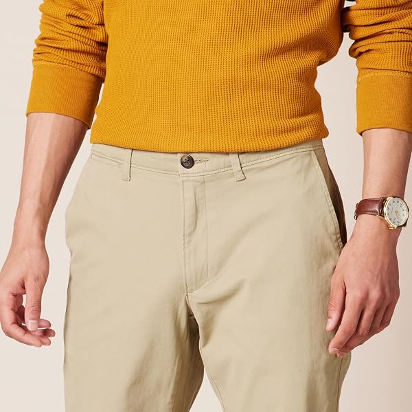 Amazon Essentials Pantaloni Casual Chino Elasticizzati dal Taglio Classico Uomo - 4