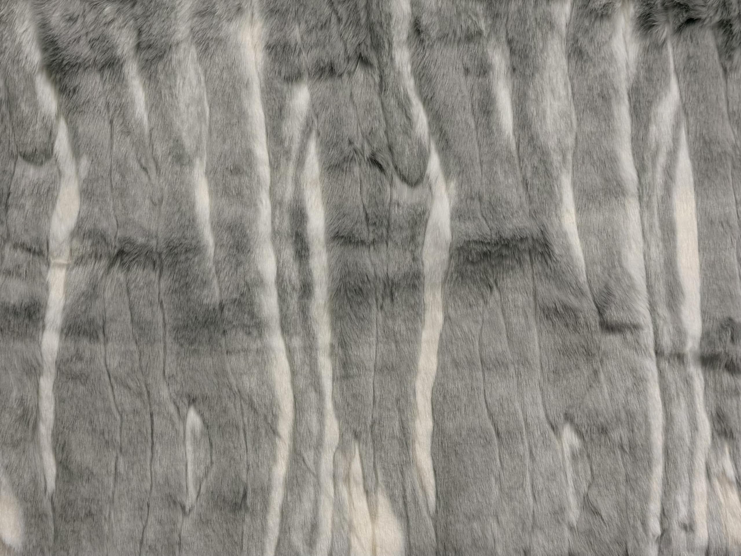 Tela de piel sintética de lujo con ondas en relieve gris y blanco, 1 metro