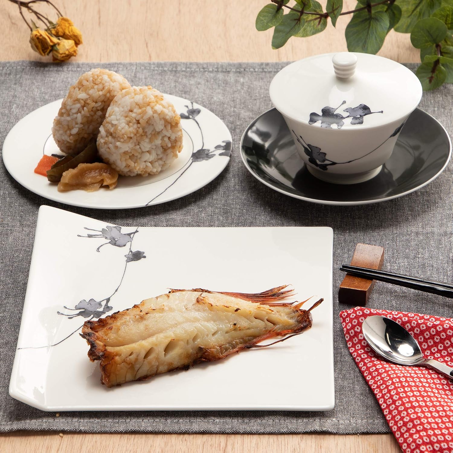Narumi 51230-5472 Plate, Black Plant, Black, 6.3 inches (16 cm), Bread, Microwave Heating Compatible, Made in Japan