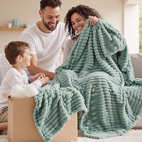 Miniatura 16 de Bedsure GentleSoft Twin Blanket for Couch - Cozy Soft Blankets for Women, Cute Small Fleece Throws for Girls, Light Grey, 60x80 Inches